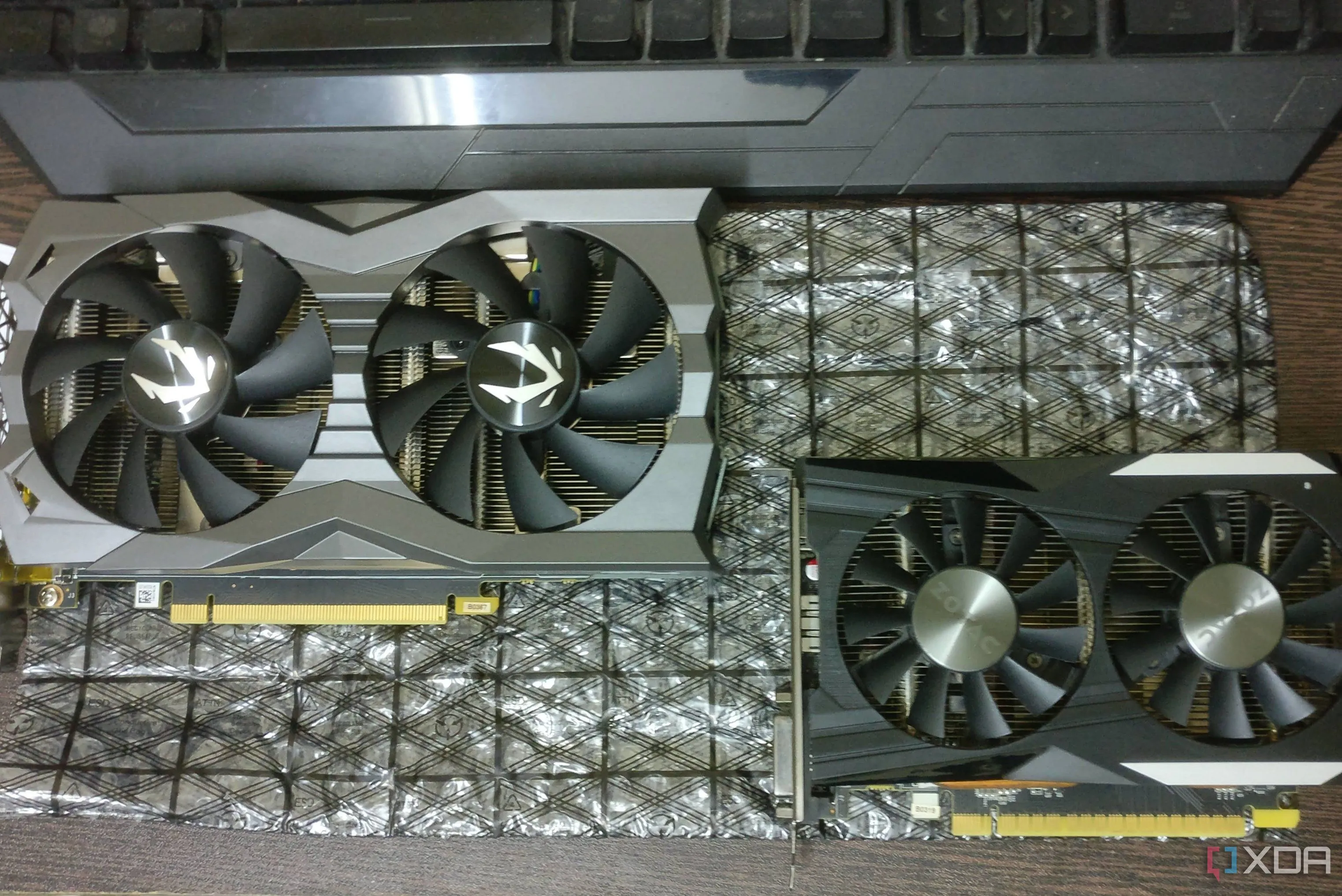 Hai card đồ họa NVIDIA GeForce GTX 1050 Ti và GTX 1660 Ti