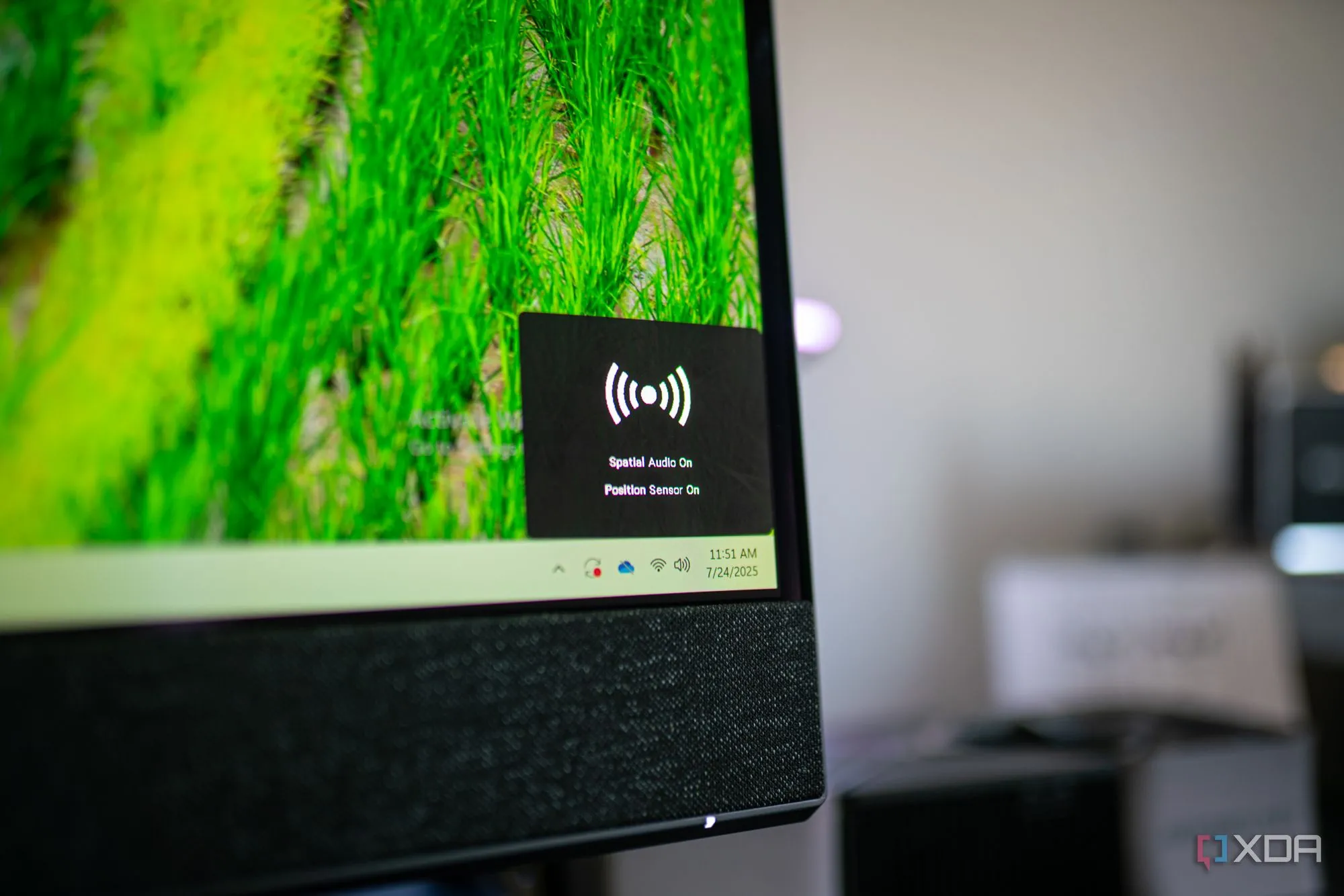 Hệ thống loa spatial audio tích hợp dưới màn hình Dell 32 Plus QD-OLED 4K