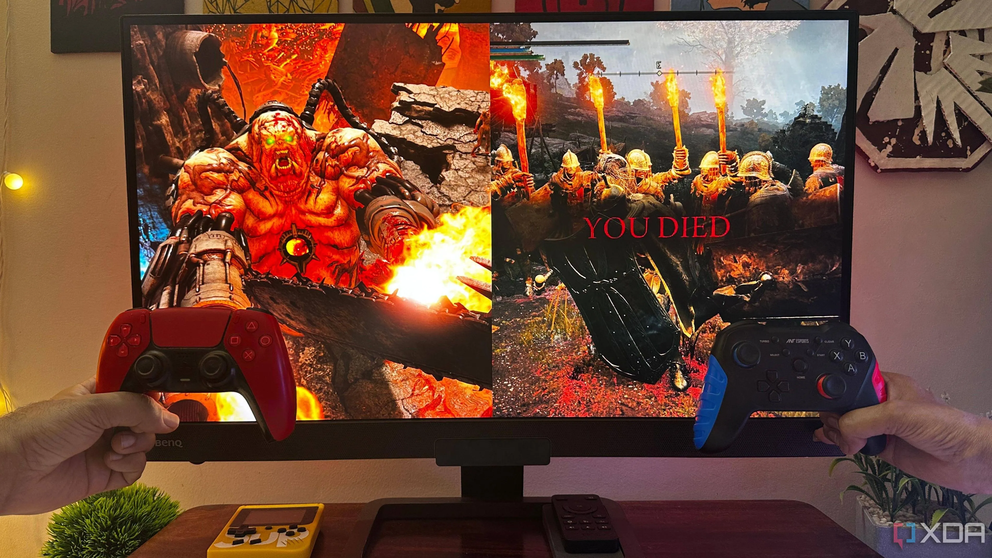 Hình ảnh Doom Eternal và Elden Ring trên màn hình với hai người đang cầm hai bộ điều khiển khác nhau.