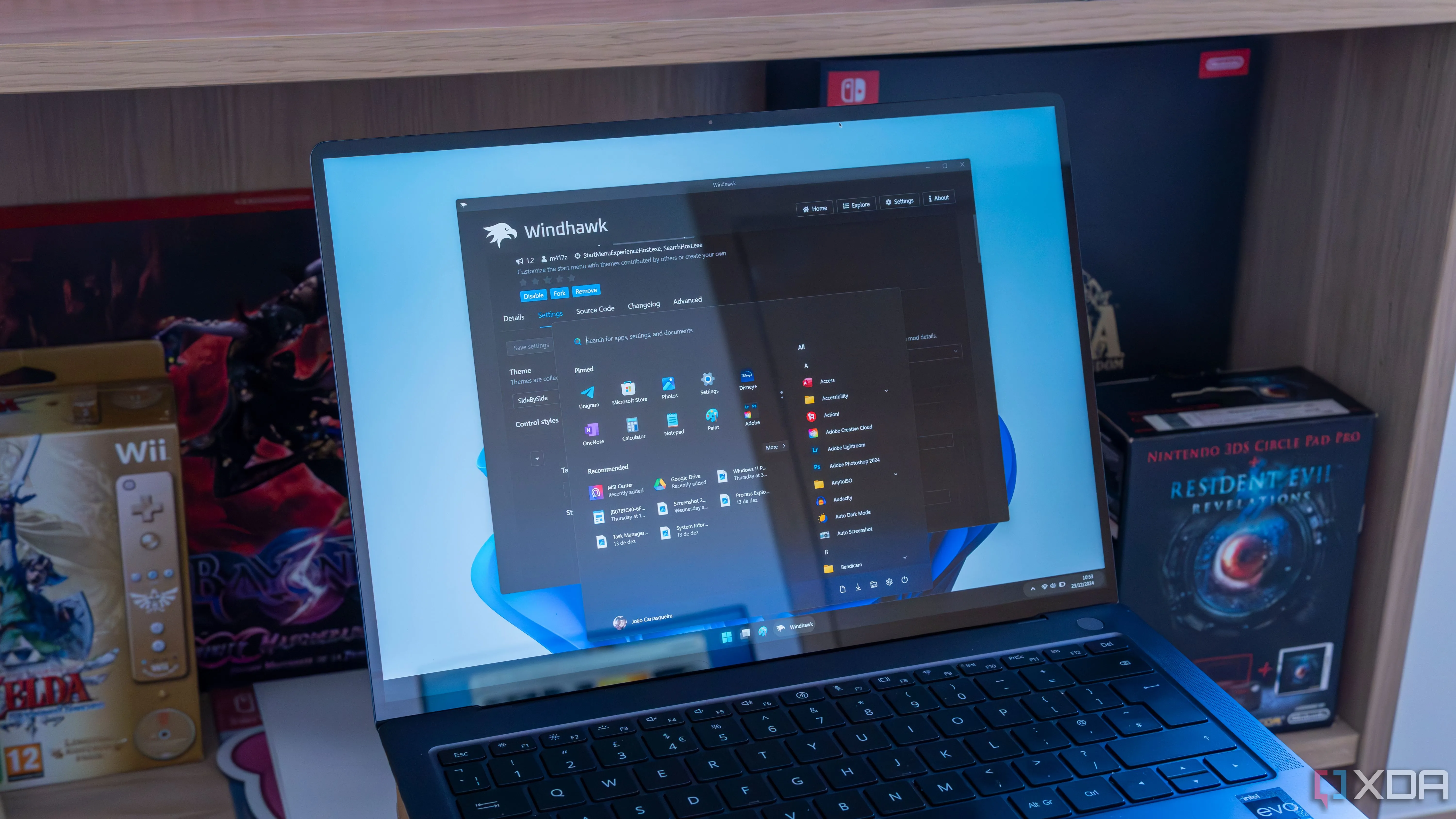 Hình ảnh máy tính xách tay chạy Windows 11 đã được tùy biến Start menu và taskbar bằng Windhawk