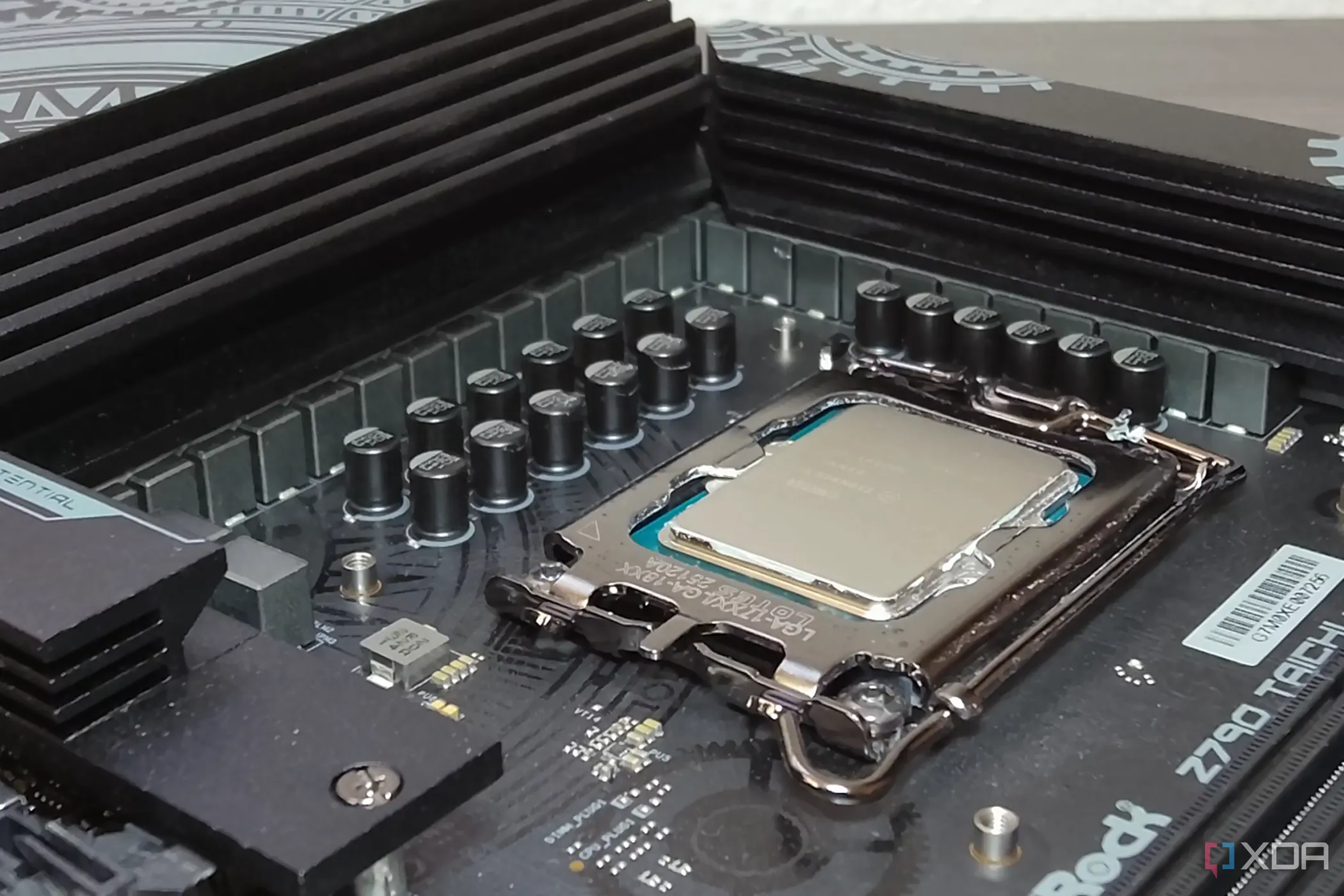Khu vực VRM trên bo mạch chủ Z790 Taichi Lite, thể hiện các linh kiện cấp nguồn