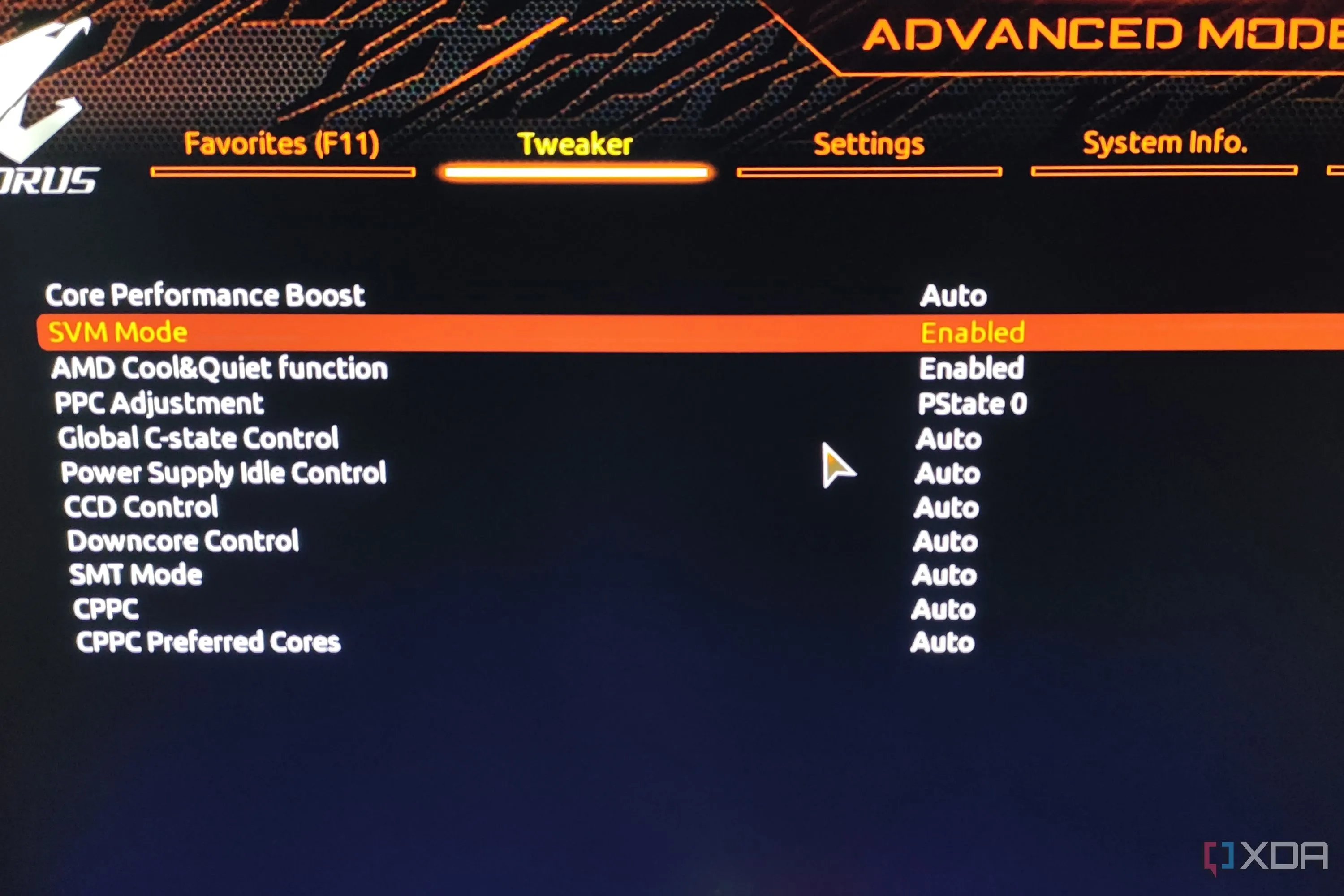 Kích hoạt chế độ SVM (Virtualization Mode) trong cài đặt BIOS của bo mạch chủ Gigabyte Aorus để hỗ trợ ảo hóa cho Qubes OS.