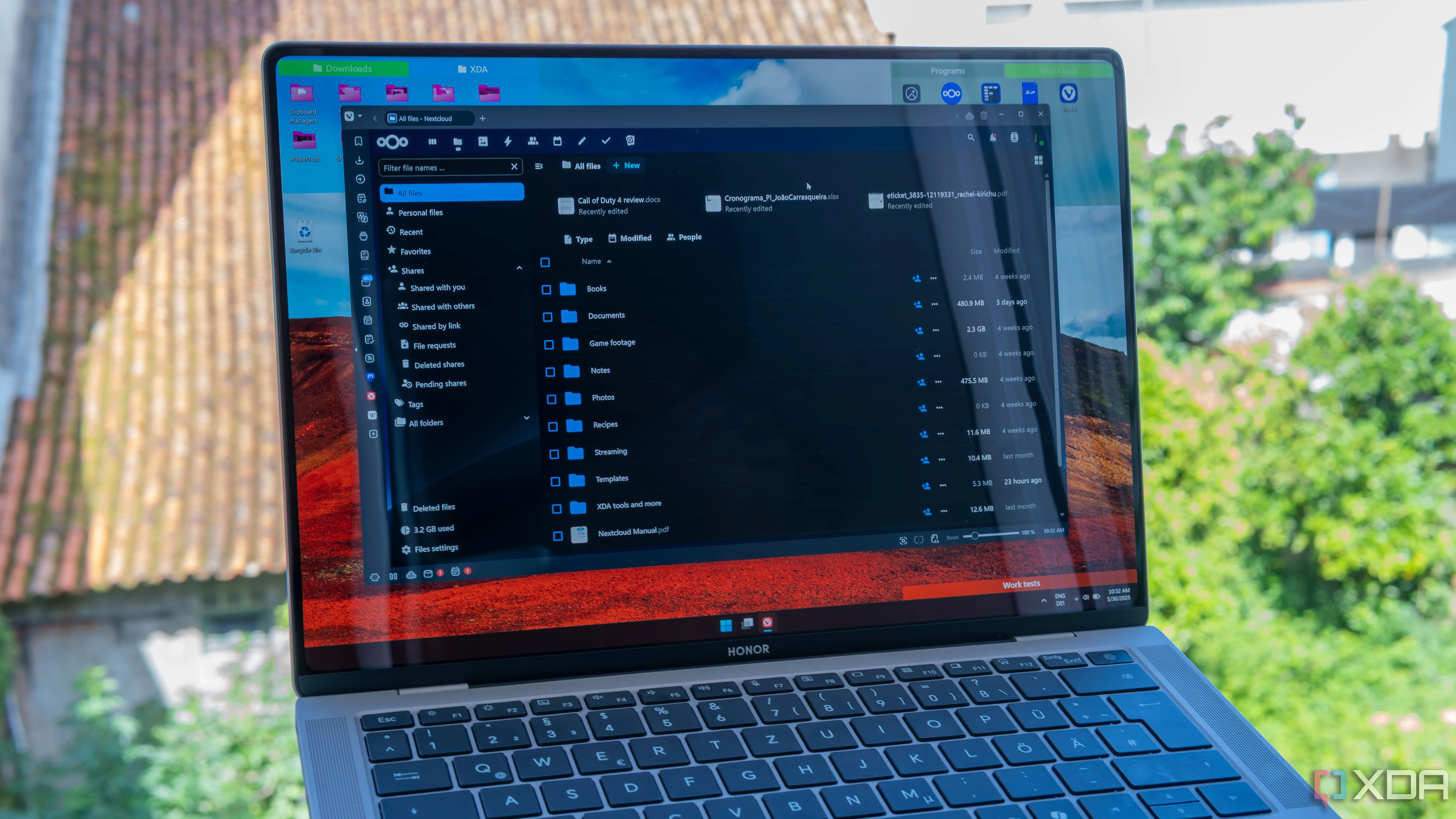 Laptop chạy Windows 11 hiển thị giao diện web của Nextcloud, minh họa ứng dụng self-hosted cần bảo mật SSL