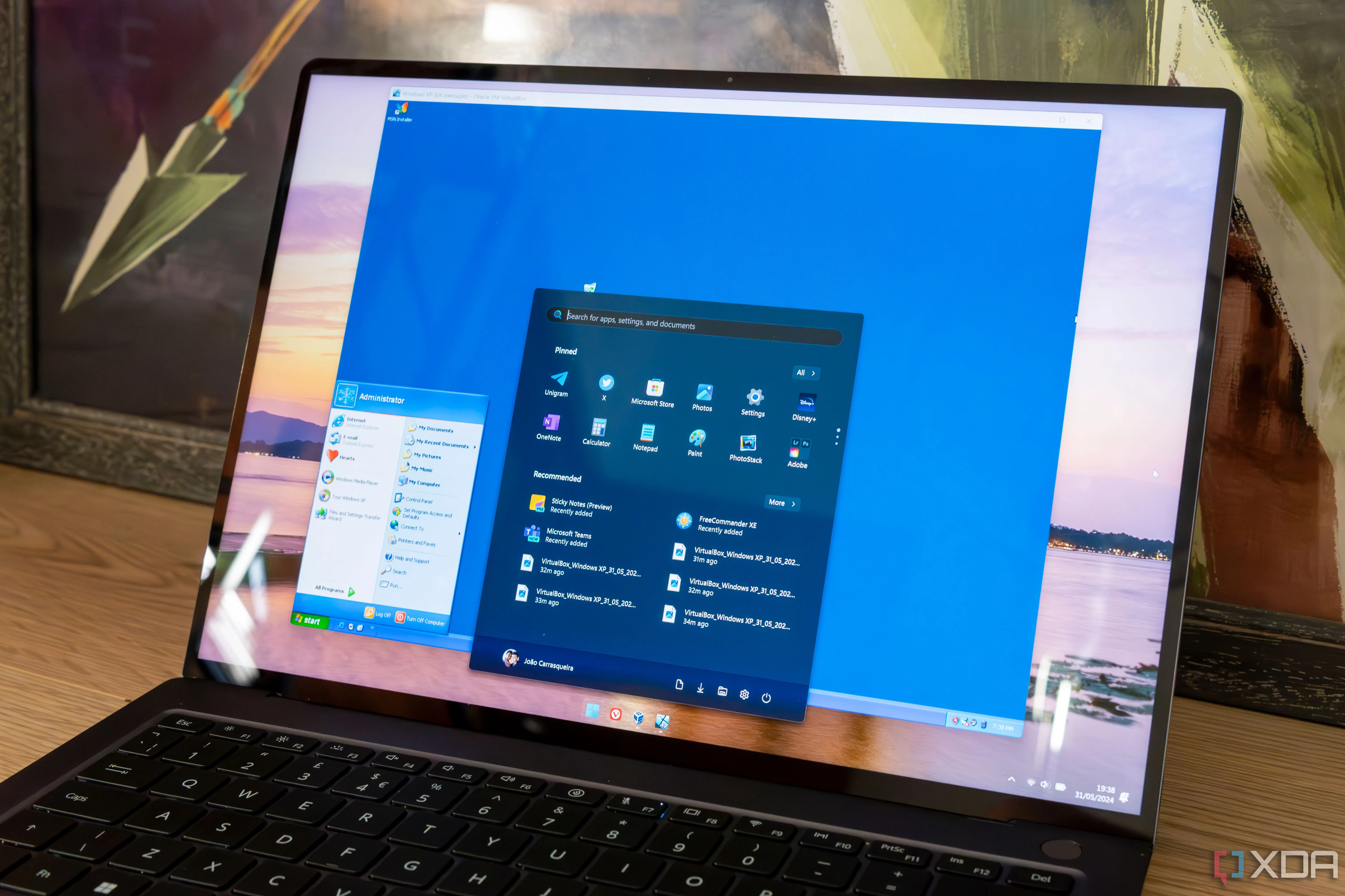 Laptop Windows 11 chạy Windows XP trên máy ảo
