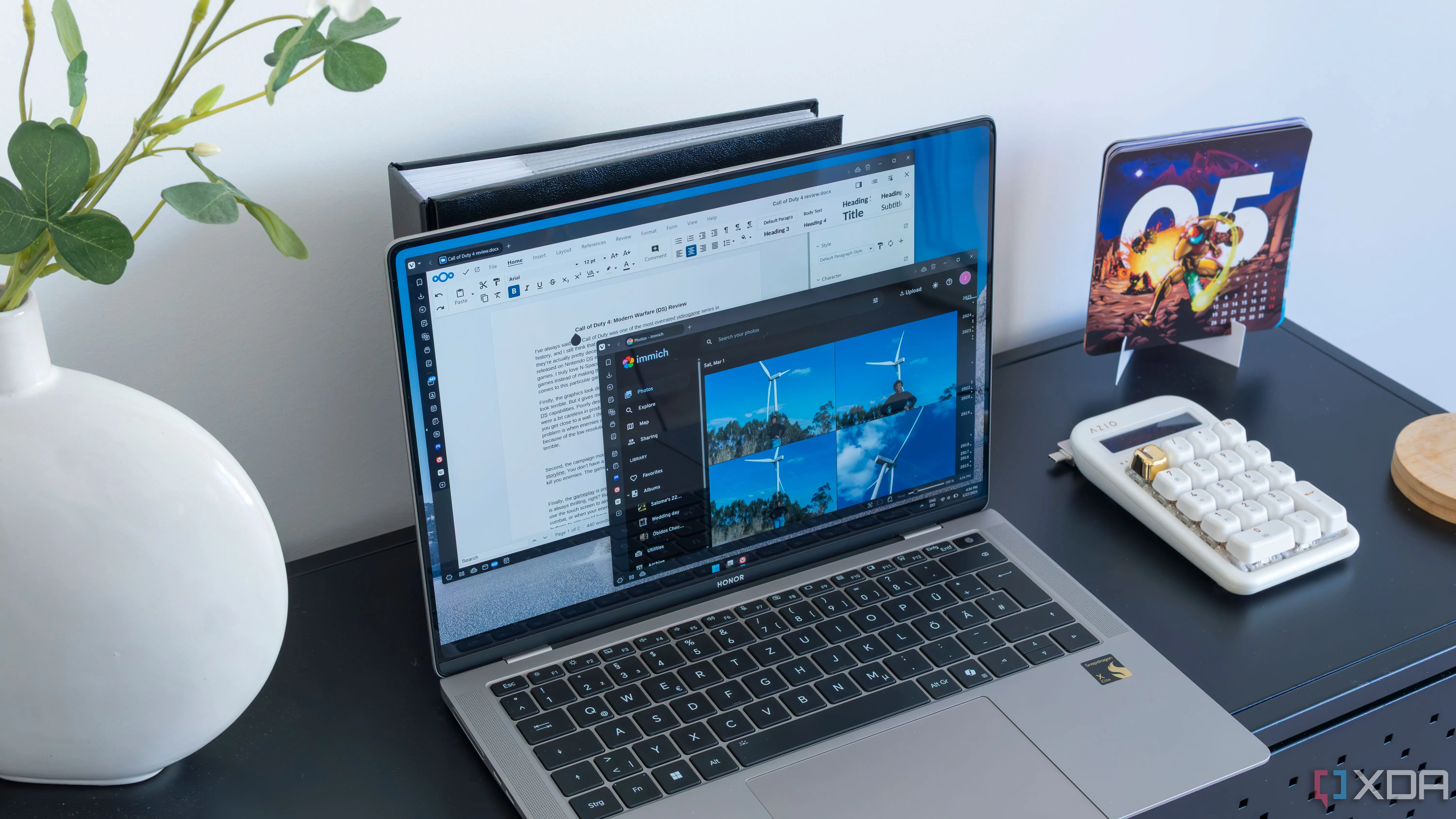 Laptop Windows 11 hiển thị giao diện web Immich và Nextcloud Office