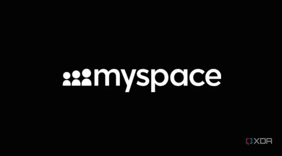 Logo mạng xã hội MySpace trên nền tối