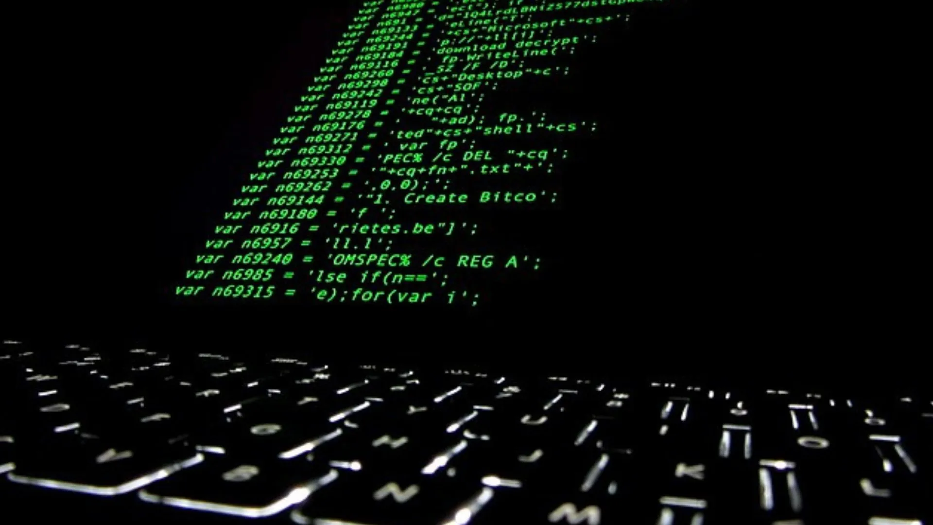 Mã nguồn của mã độc tống tiền (ransomware) hiển thị trên màn hình