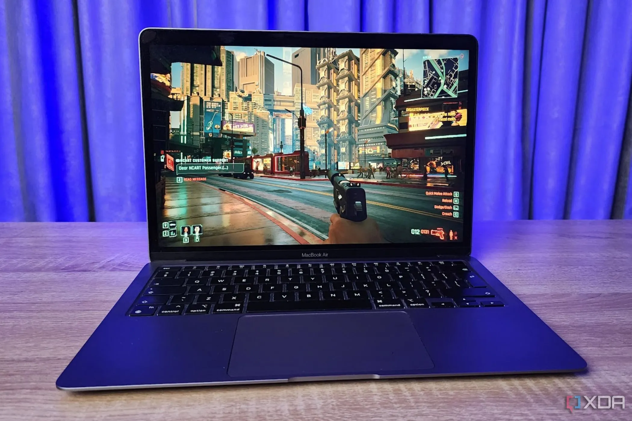 MacBook đang chạy Cyberpunk 2077 qua Game Porting Kit và Rosetta 2