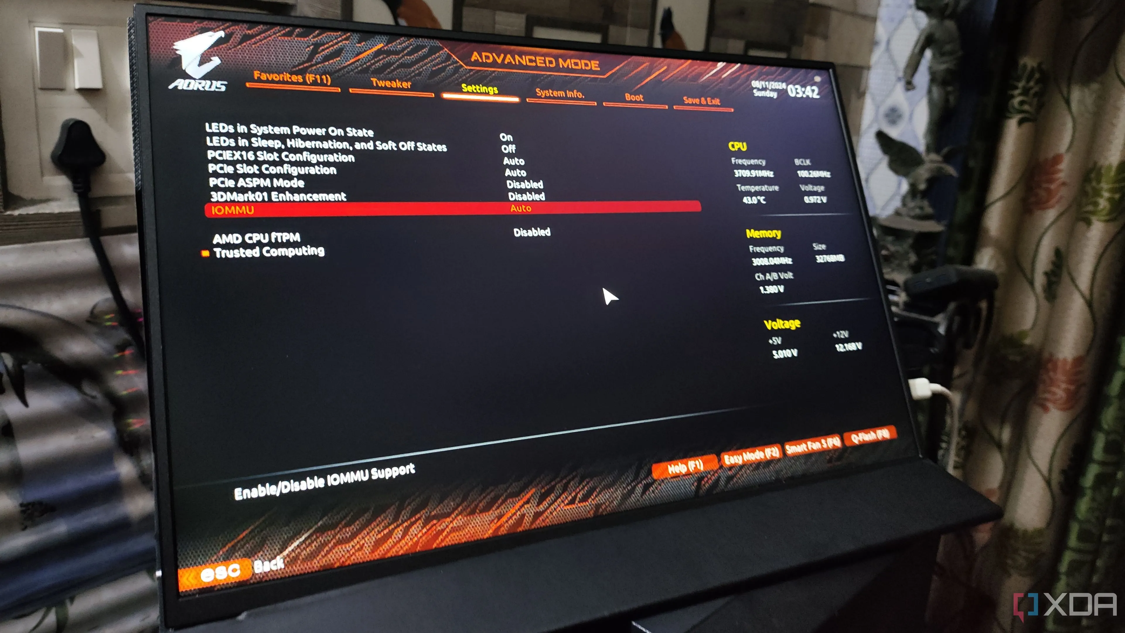 Màn hình BIOS Gigabyte với cài đặt IOMMU, minh họa các tùy chọn nâng cao