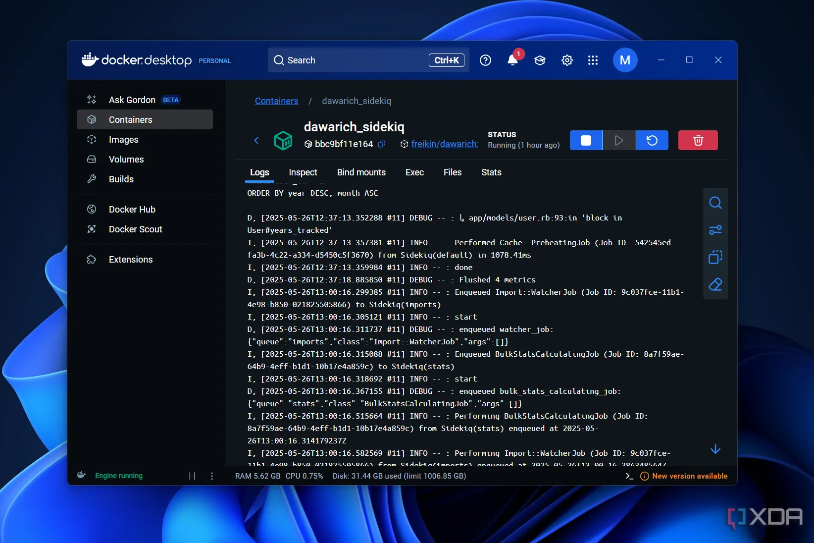 Màn hình console hiển thị nhật ký (logs) của một container Docker, thể hiện các thông báo lỗi