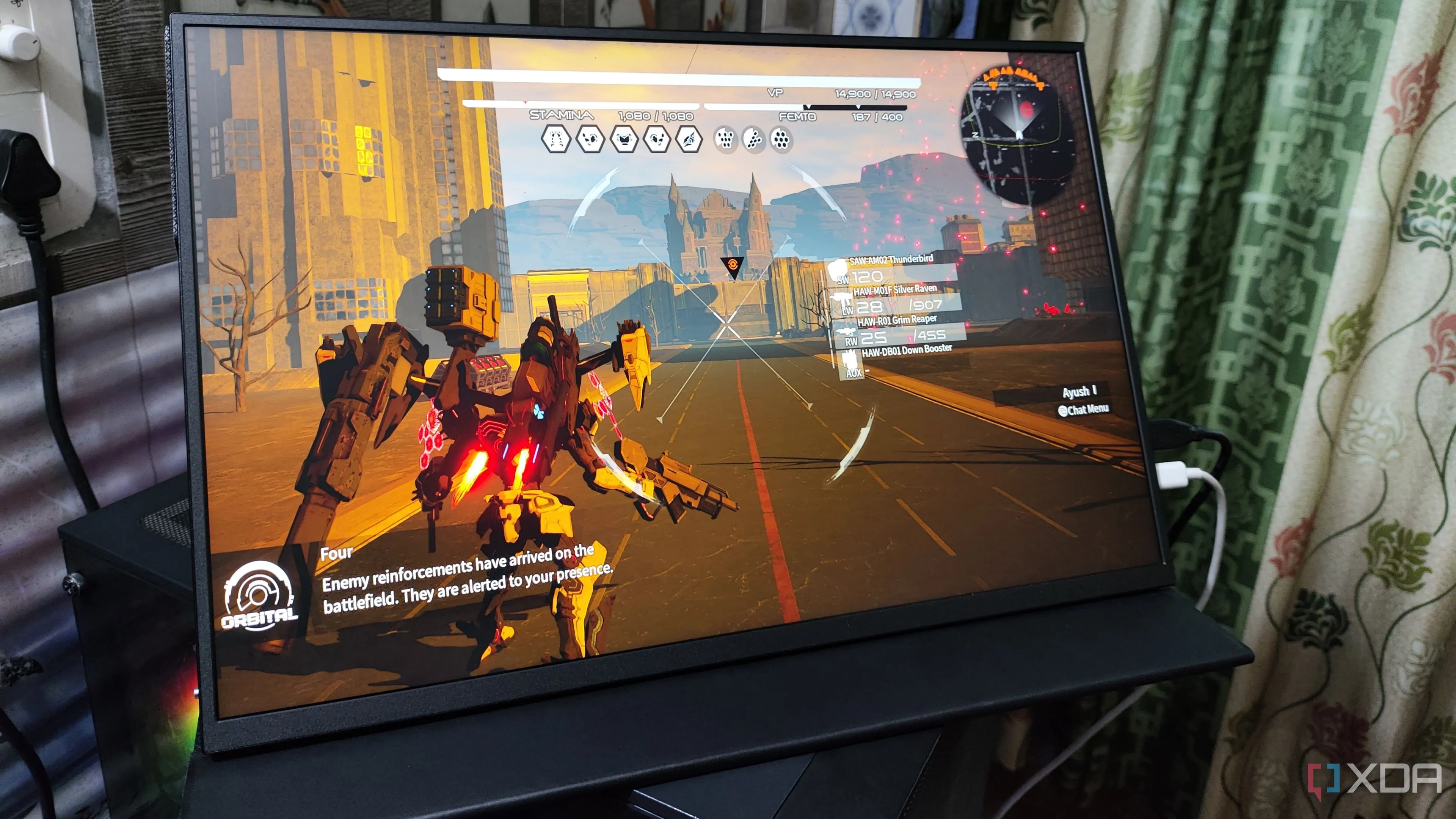 Màn hình di động Uperfect UGame K118 hiển thị game Daemon X Machina, lý tưởng cho chơi game FPS