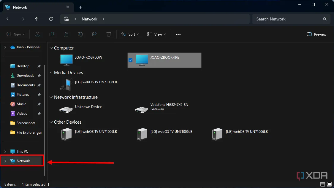 Màn hình File Explorer hiển thị các thiết bị có sẵn trong mạng nội bộ, bao gồm cả ổ đĩa mạng