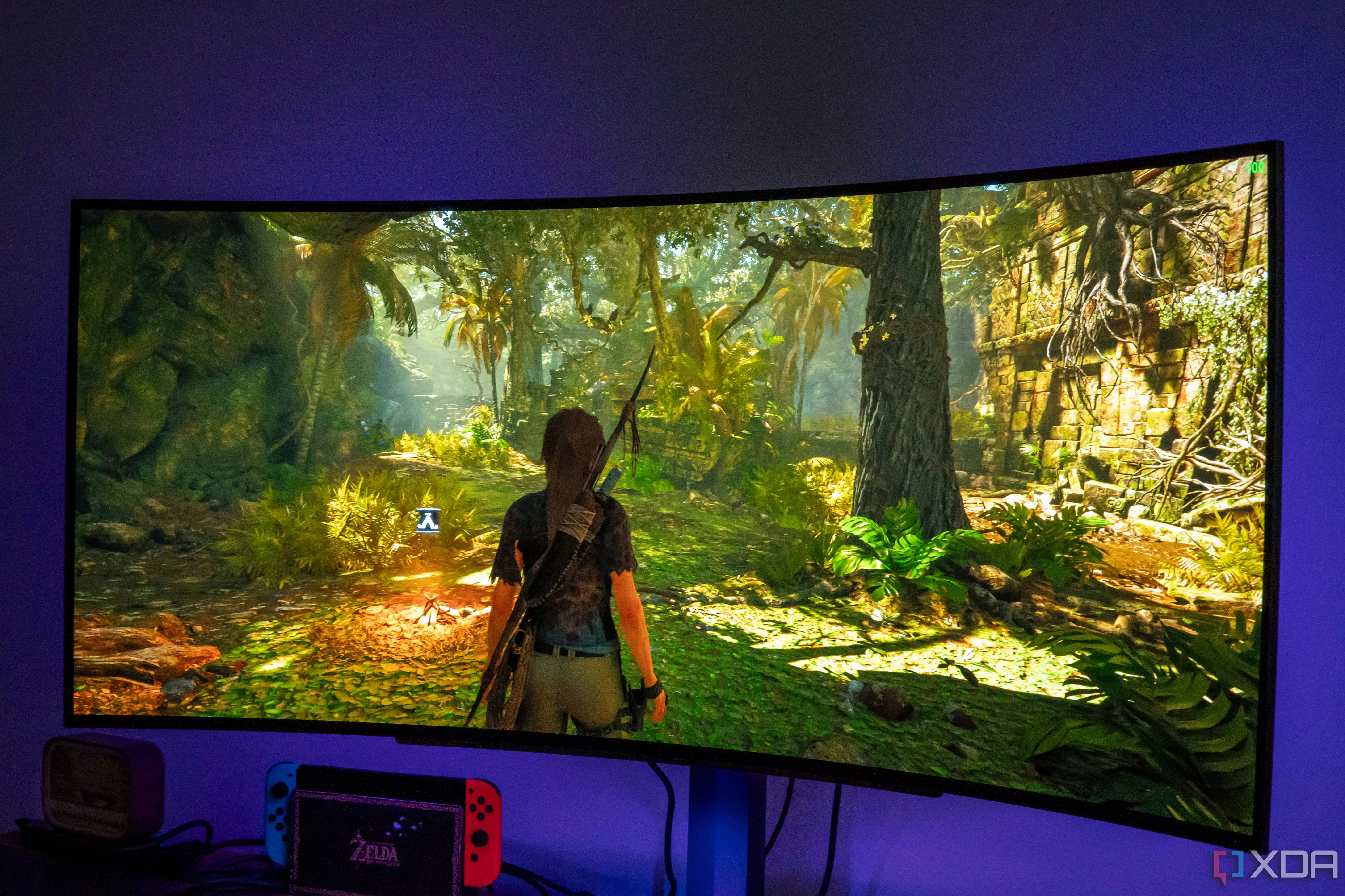 Màn hình LG UltraGear 45GR95QE hiển thị game Shadow of the Tomb Raider, minh họa trải nghiệm chơi game mượt mà với Resizable BAR.