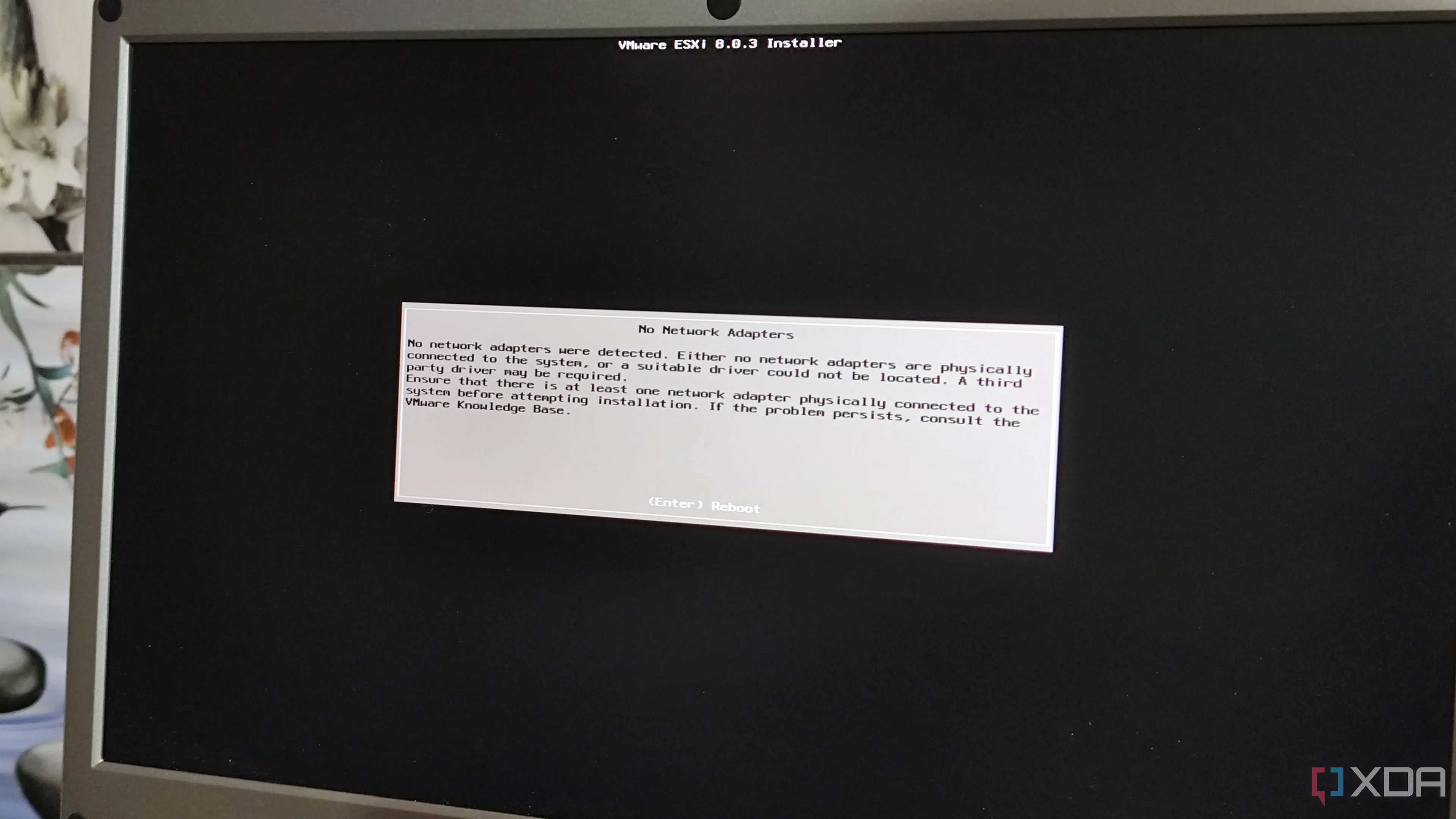 Màn hình lỗi &quot;No Network Adapters&quot; trong ESXi, làm nổi bật vấn đề tương thích trình điều khiển Ethernet nghiêm trọng