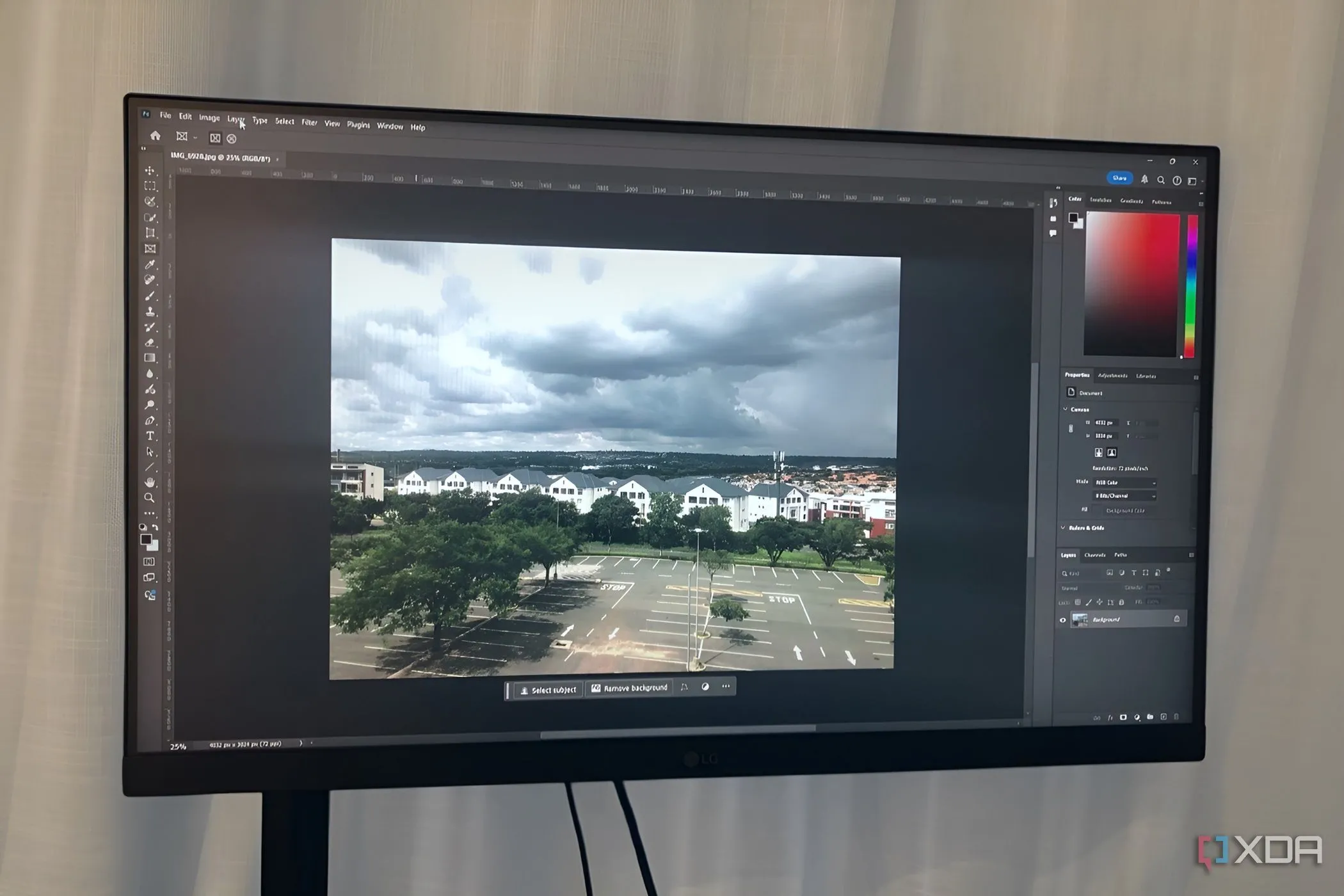 Màn hình Photoshop trên máy tính để bàn, nơi tính năng làm mịn nét cọ thường xuyên gặp phải tình trạng giật lag khó chịu.