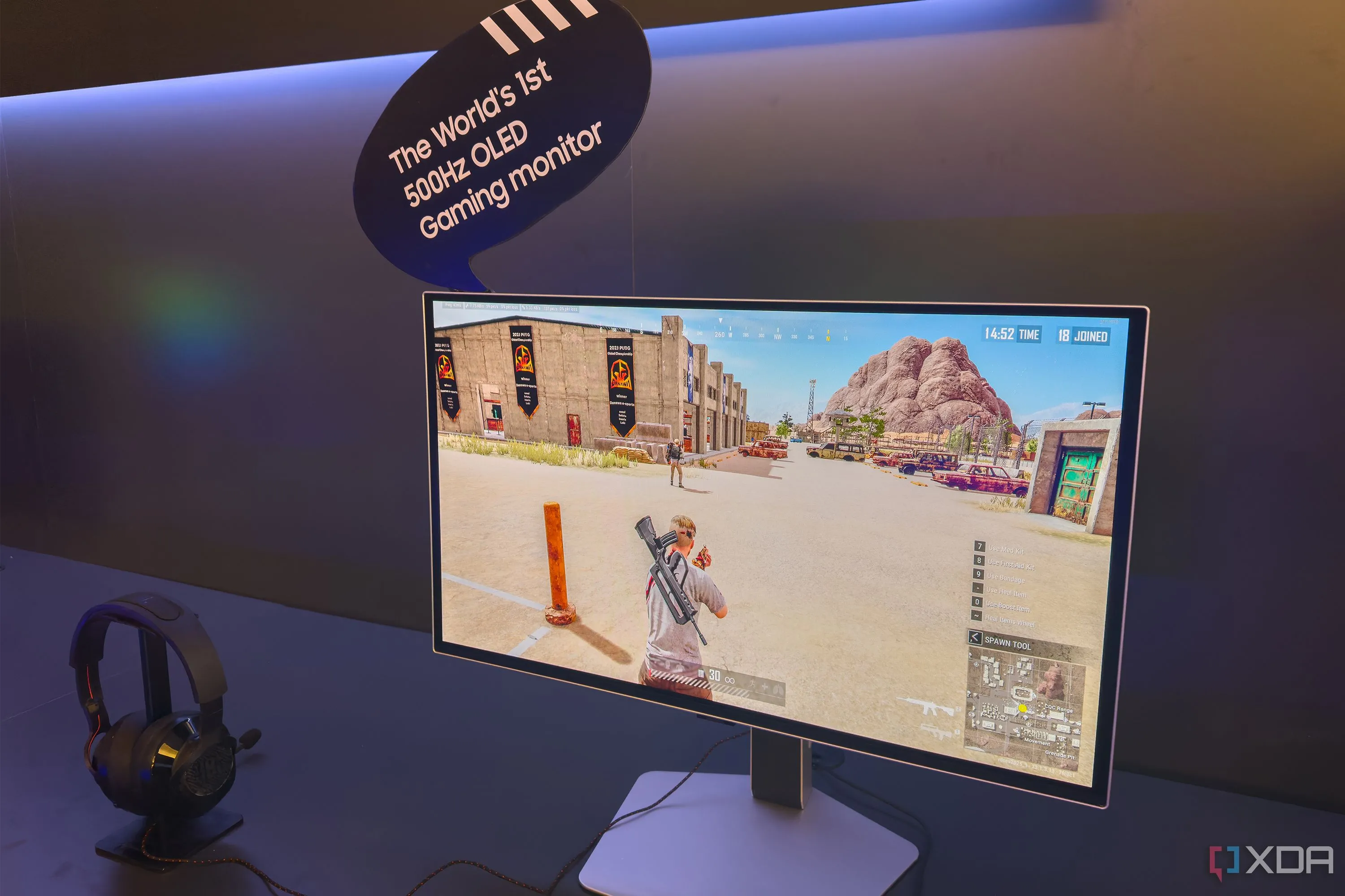 Màn hình Samsung Odyssey OLED G6 500Hz được giới thiệu tại CES 2025, minh họa khả năng hiển thị tốc độ khung hình cao.