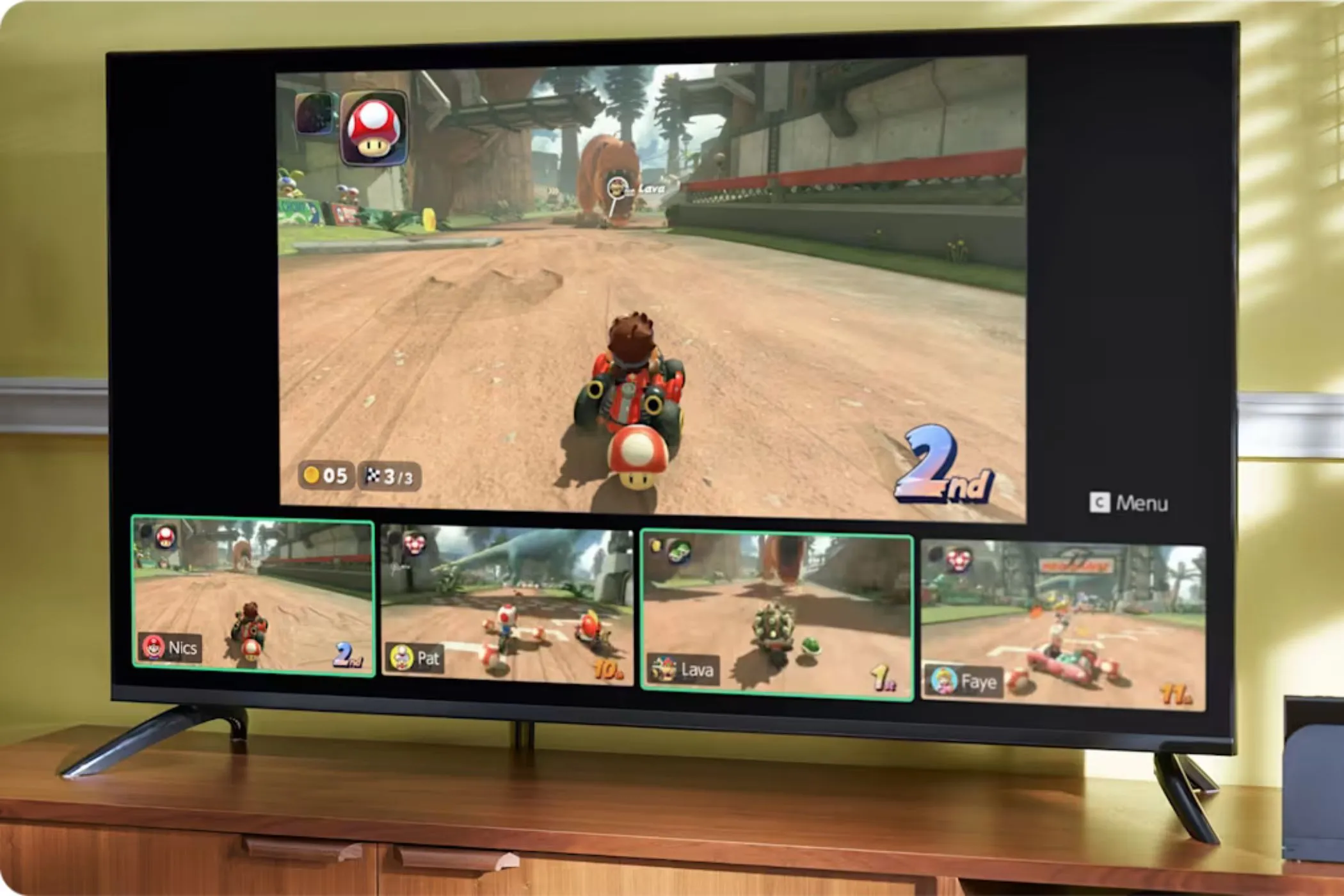 Màn hình TV hiển thị game Mario Kart World trên Nintendo Switch 2, phía dưới là Camera Nintendo Switch 2 đang hoạt động trong cuộc gọi GameChat, minh họa khả năng đàm thoại video