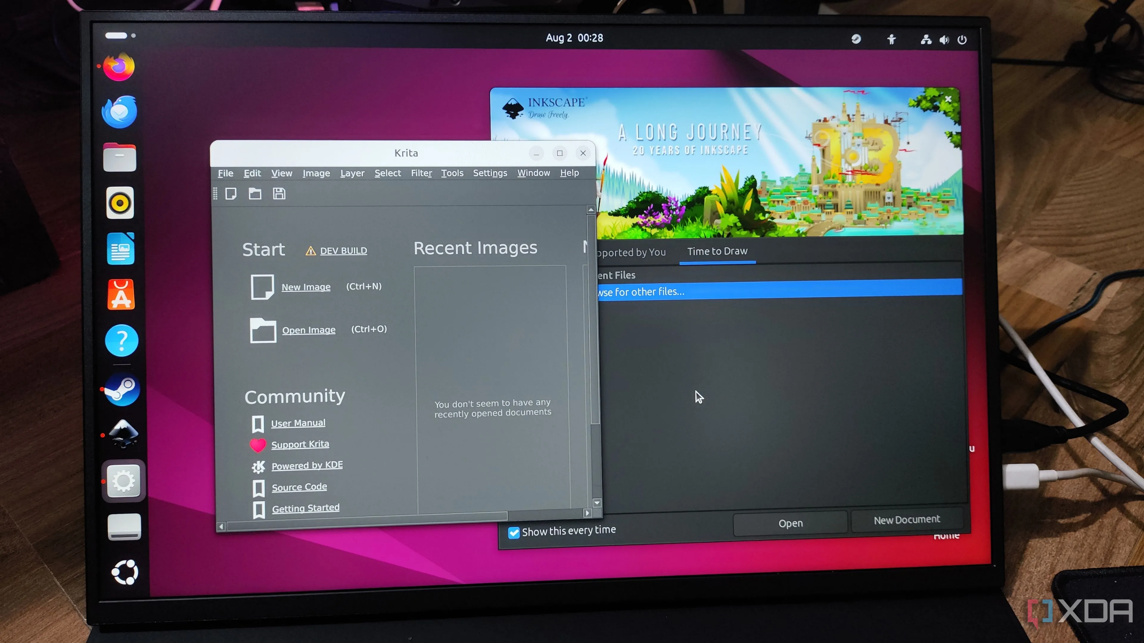 Màn hình Uperfect UGame K118 hiển thị giao diện Inkscape và Krita trên Linux, thể hiện khả năng tương thích của AMD