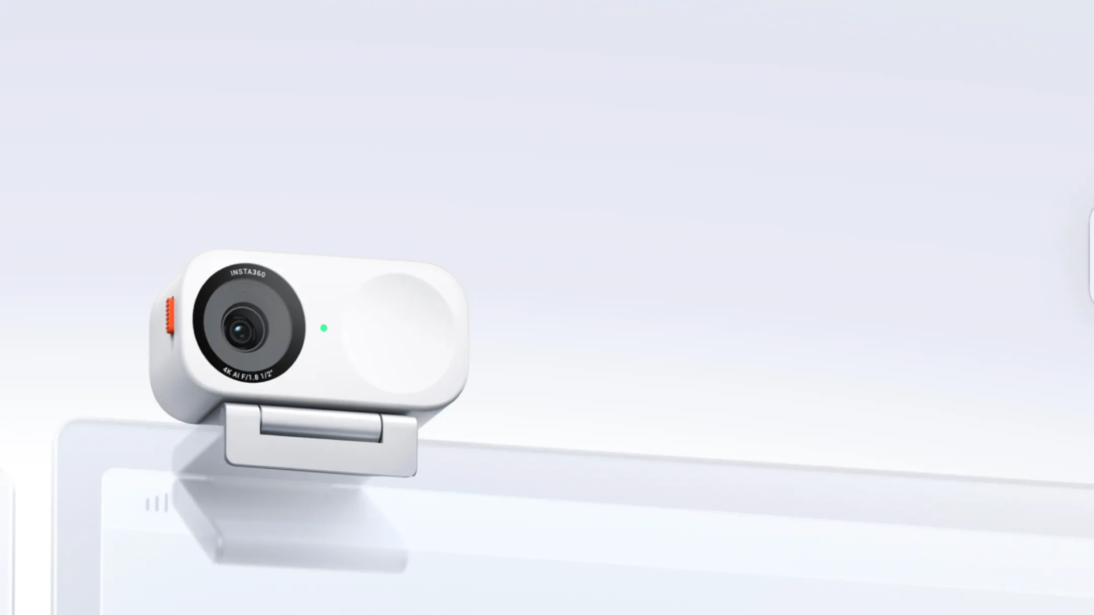 Mặt trước của webcam Insta360 Link 2C với cảm biến 1/2 inch và các chế độ AI thông minh