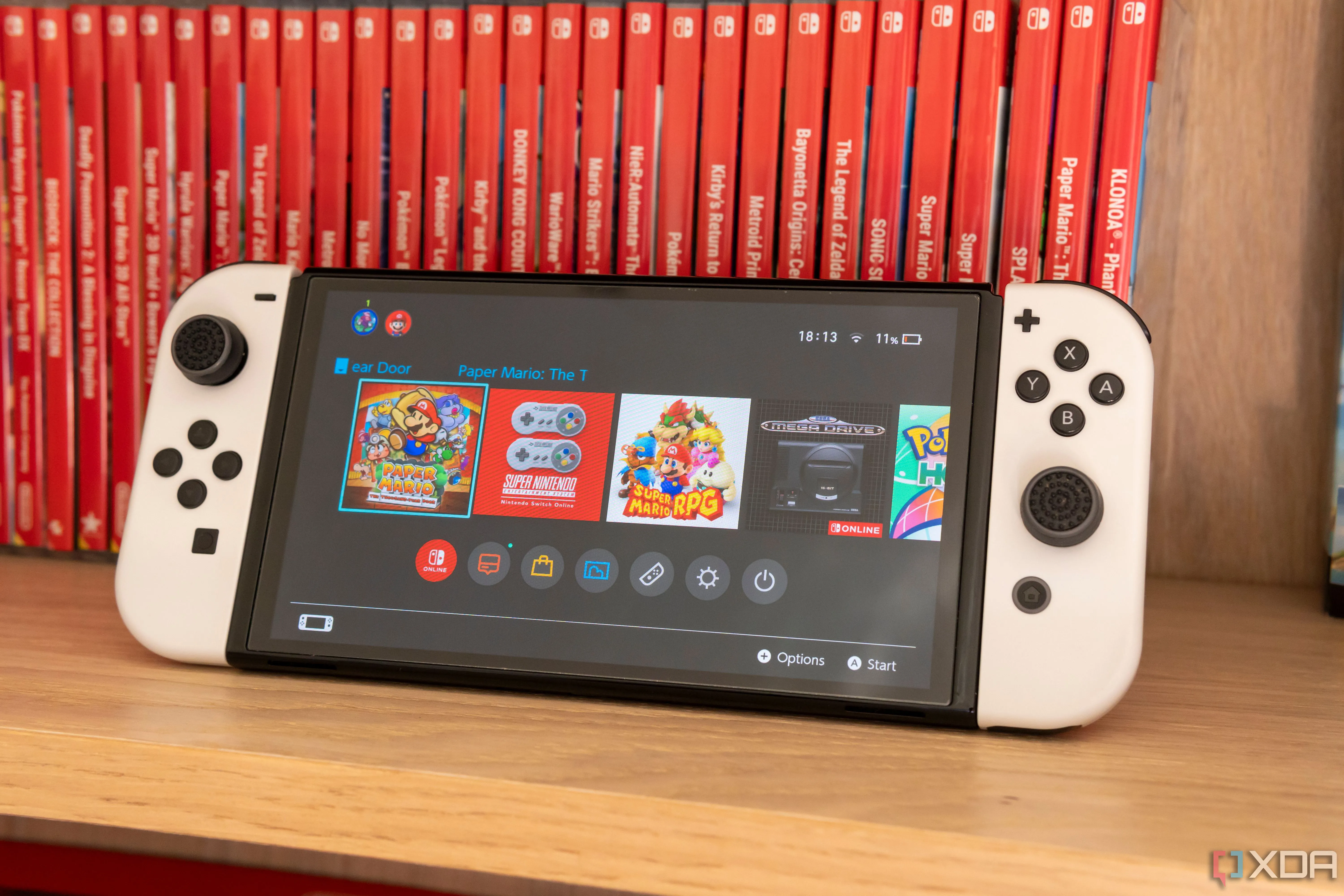 Máy chơi game Nintendo Switch màu đỏ và xanh lam