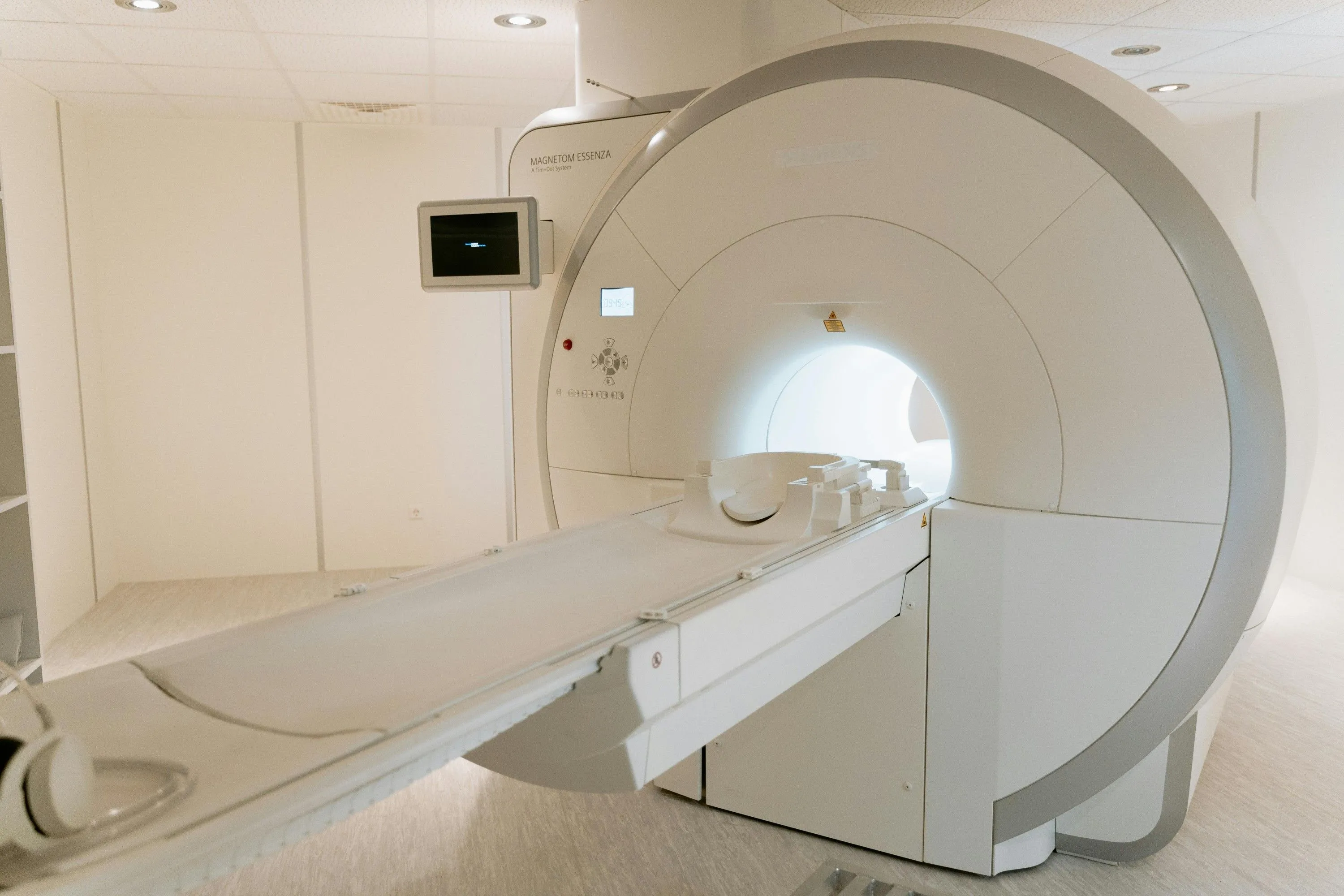 Máy chụp cắt lớp vi tính (CT scanner) trong bệnh viện - một thiết bị y tế quan trọng