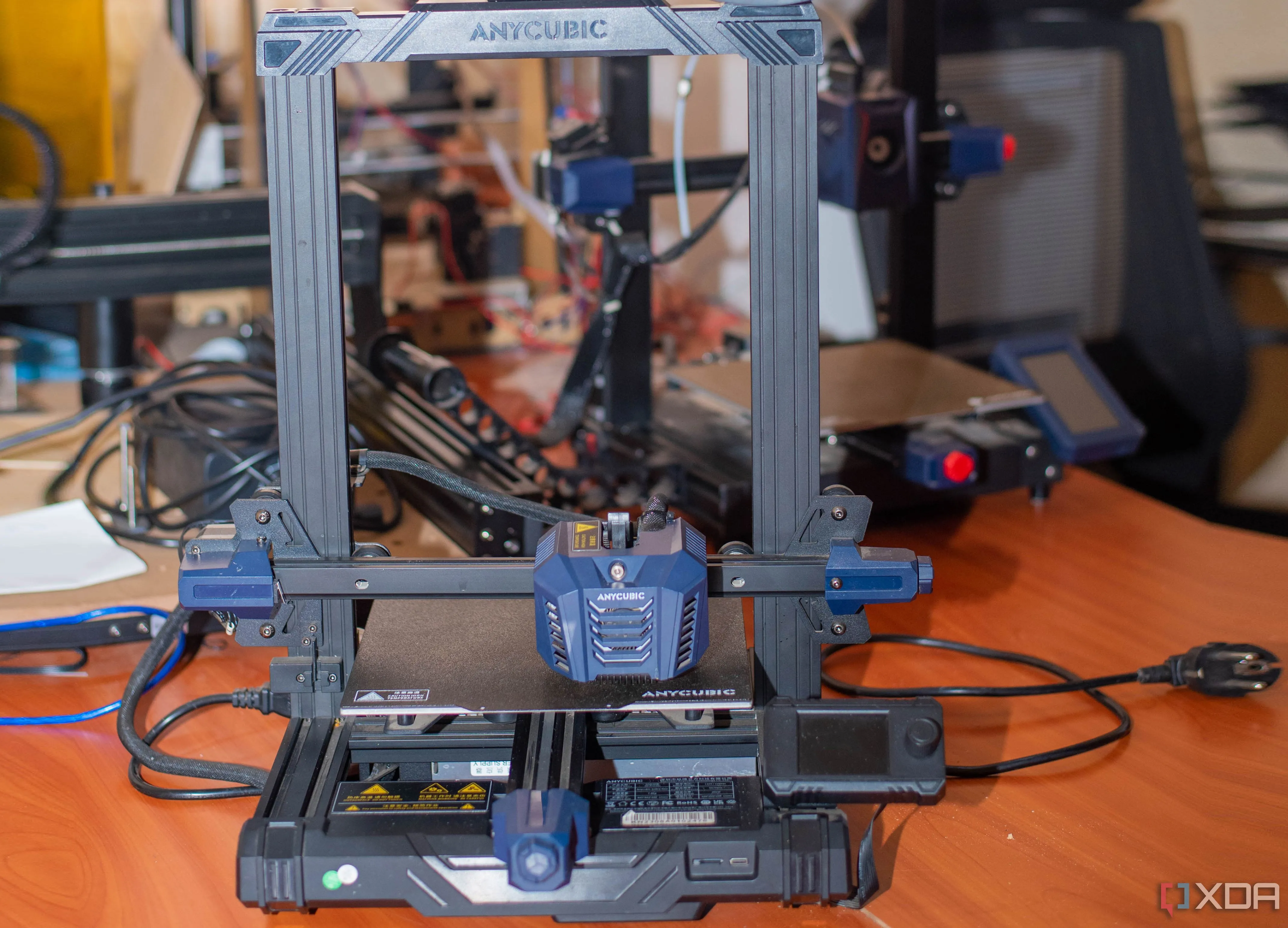 Máy in 3D Anycubic Kobra trên bàn