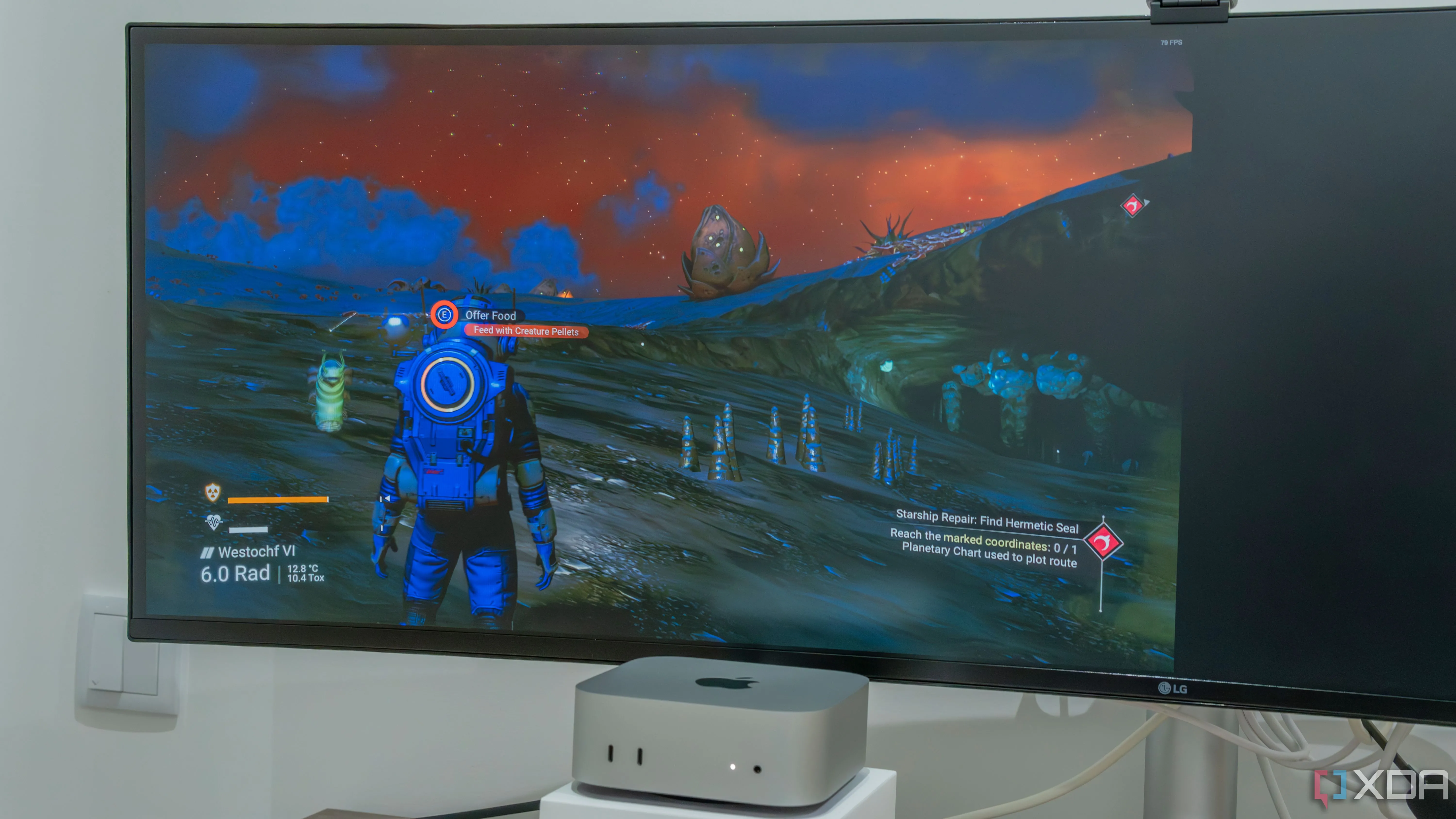 Máy Mac Mini với màn hình hiển thị game No Man's Sky, minh họa game live-service thành công