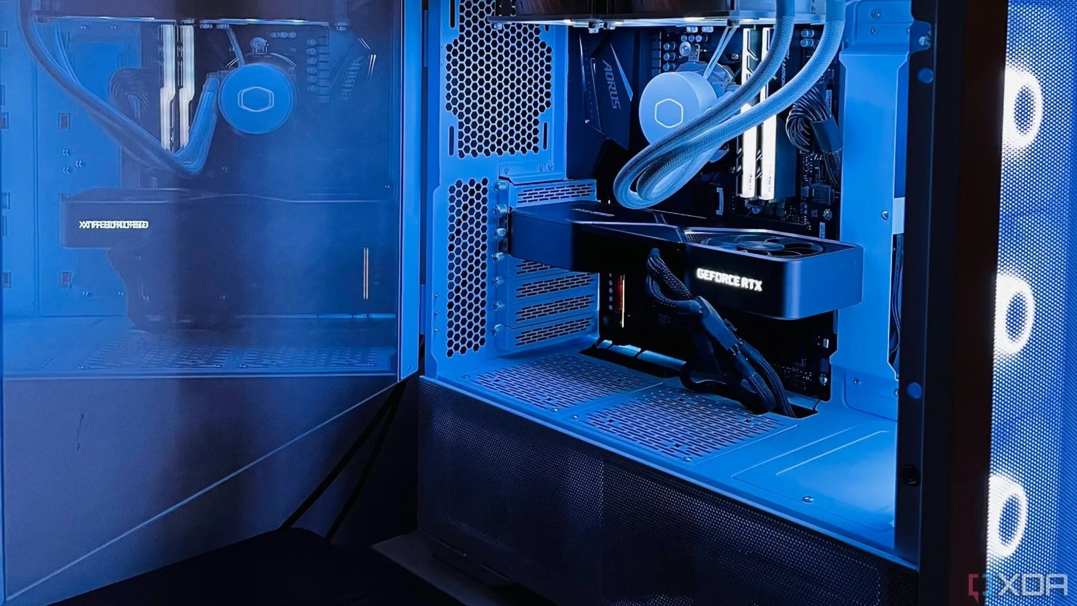 Máy tính gaming với RTX 3080 và Ryzen 7 5700X