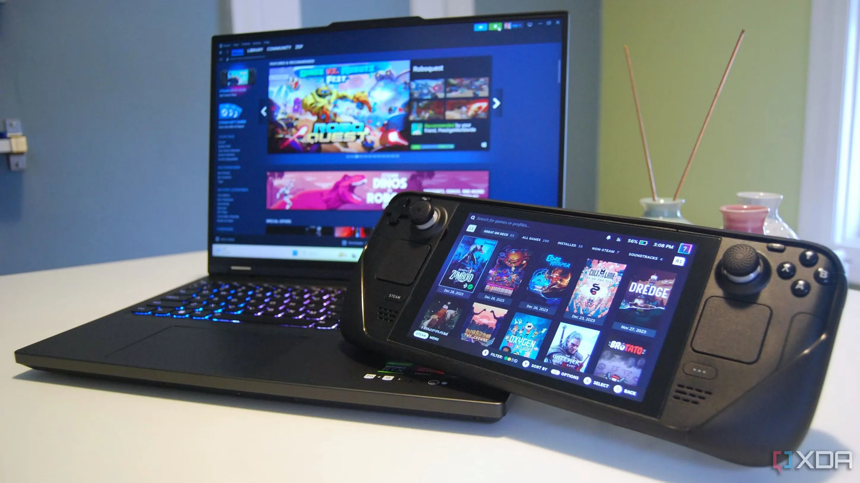 Máy tính xách tay và Steam Deck cùng hiển thị cửa hàng Steam, tượng trưng cho sự kết nối giữa người dùng và nền tảng trong bối cảnh lo ngại bảo mật