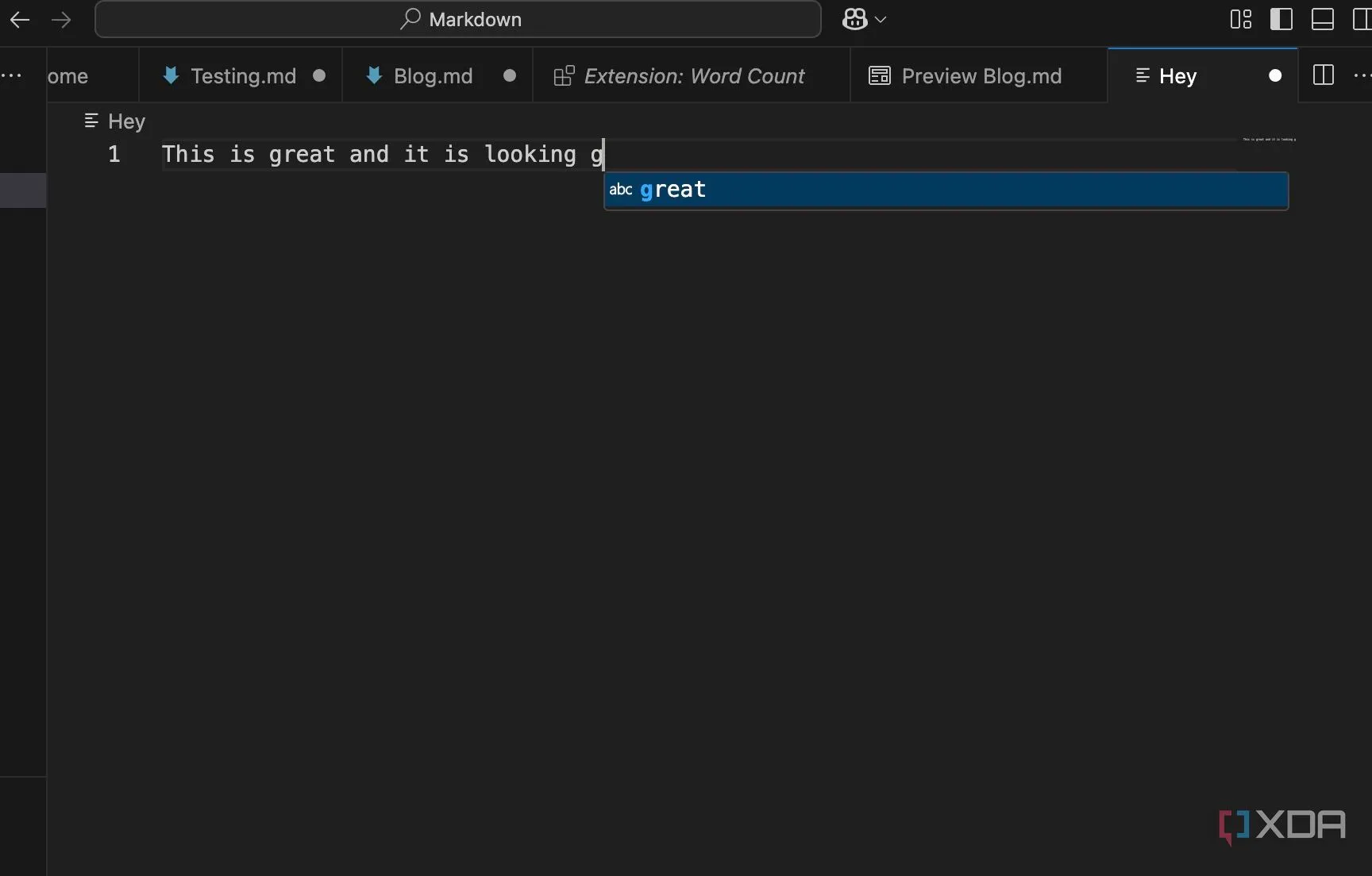 Minh họa các tính năng chỉnh sửa văn bản nâng cao trong VS Code, bao gồm nhiều con trỏ và IntelliSense.