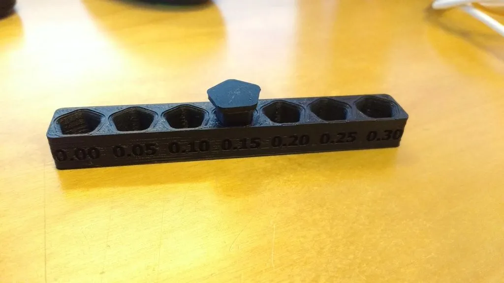 Mô hình thước đo dung sai hiển thị các khe hở và điểm ma sát trong in 3D