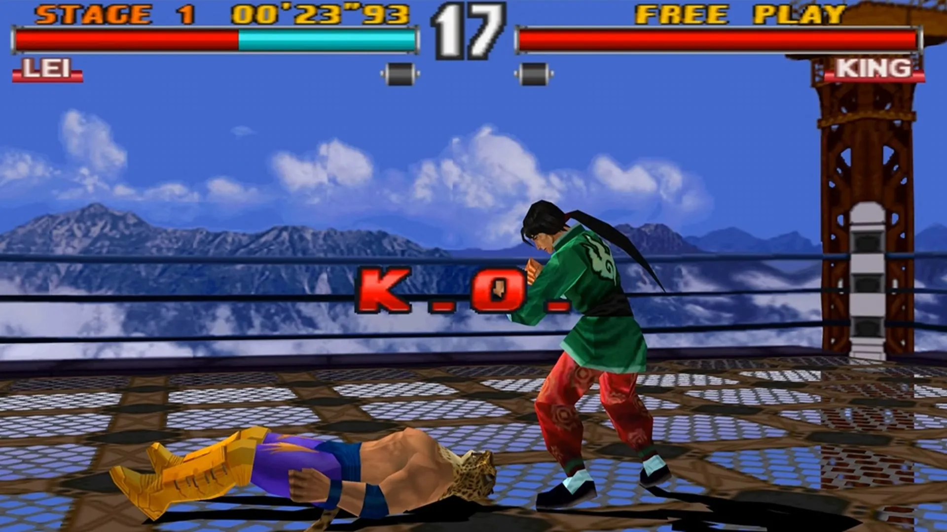 Một ảnh chụp màn hình cuối trận đấu của King và Lei trong game đối kháng kinh điển Tekken 2