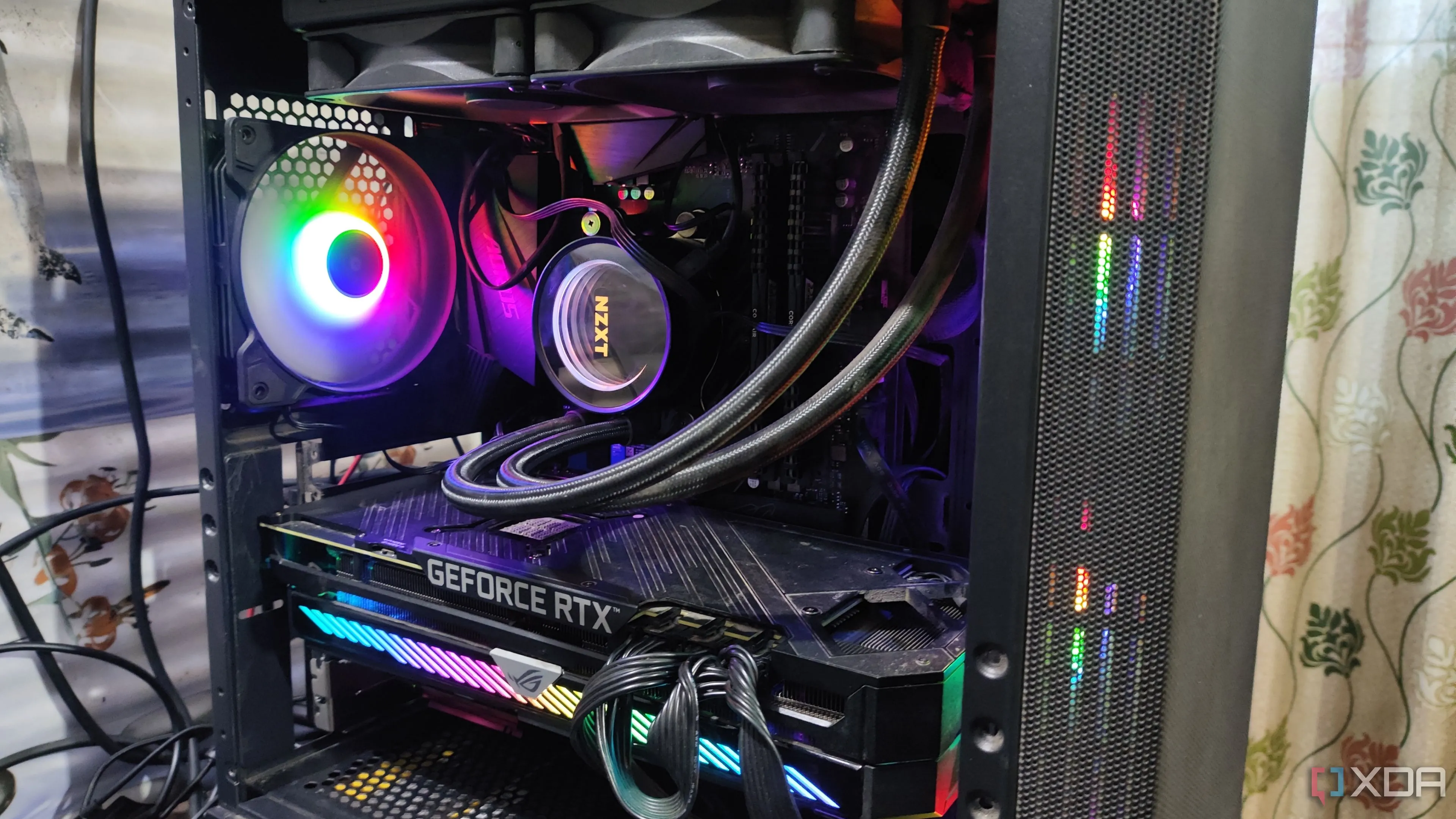 Một bộ PC gaming cao cấp với tản nhiệt AIO Kraken X52 và card đồ họa RTX 3080 Ti, nhấn mạnh tầm quan trọng của việc giữ sạch để tối ưu hiệu năng và tuổi thọ.
