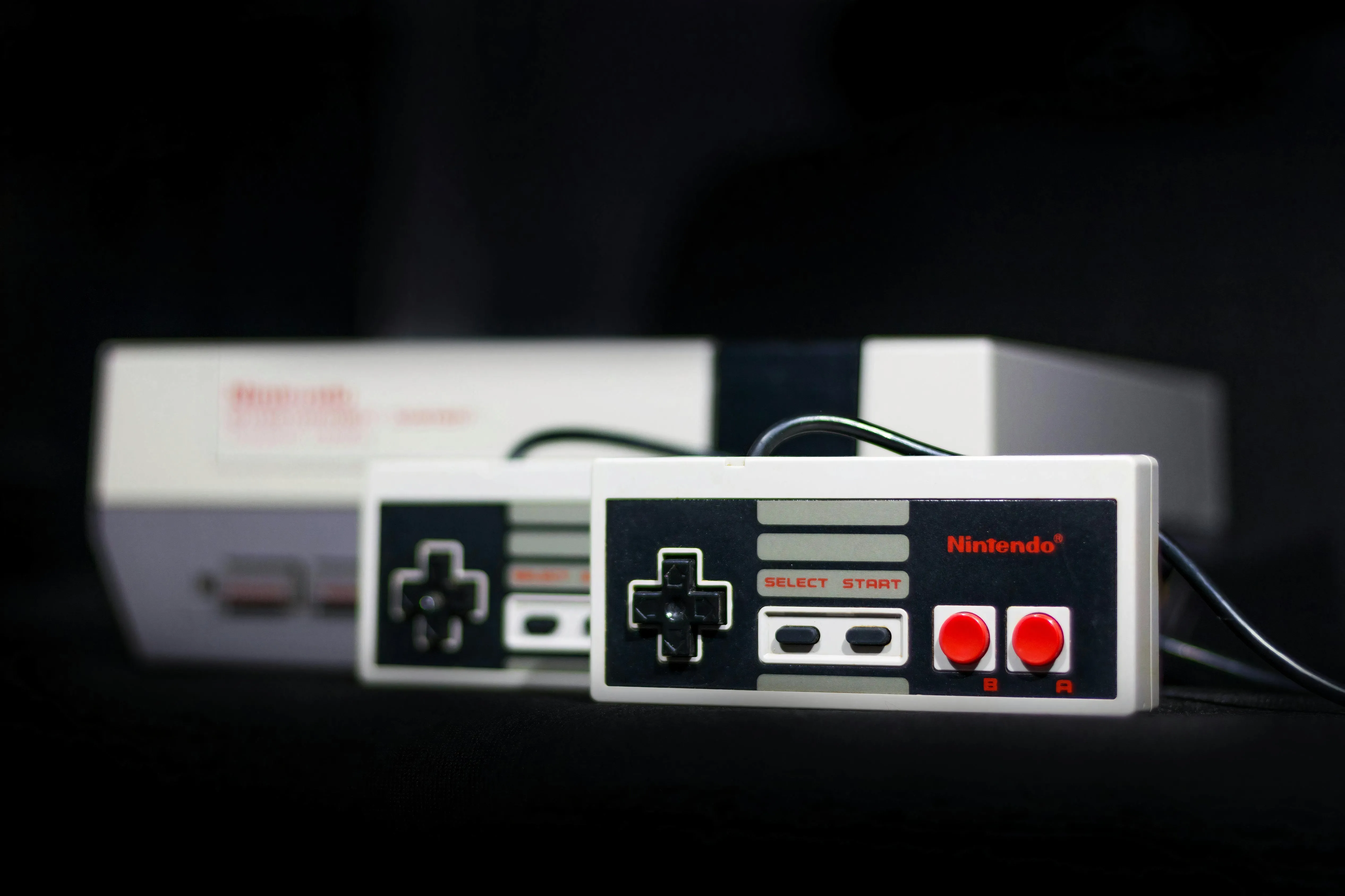 Một chiếc máy chơi game Nintendo Entertainment System (NES) cổ điển