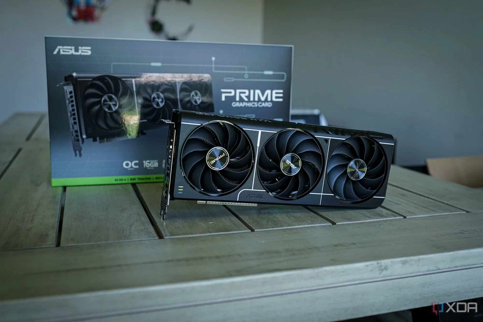 Một mẫu card đồ họa Nvidia RTX, tượng trưng cho linh kiện PC đã qua sử dụng