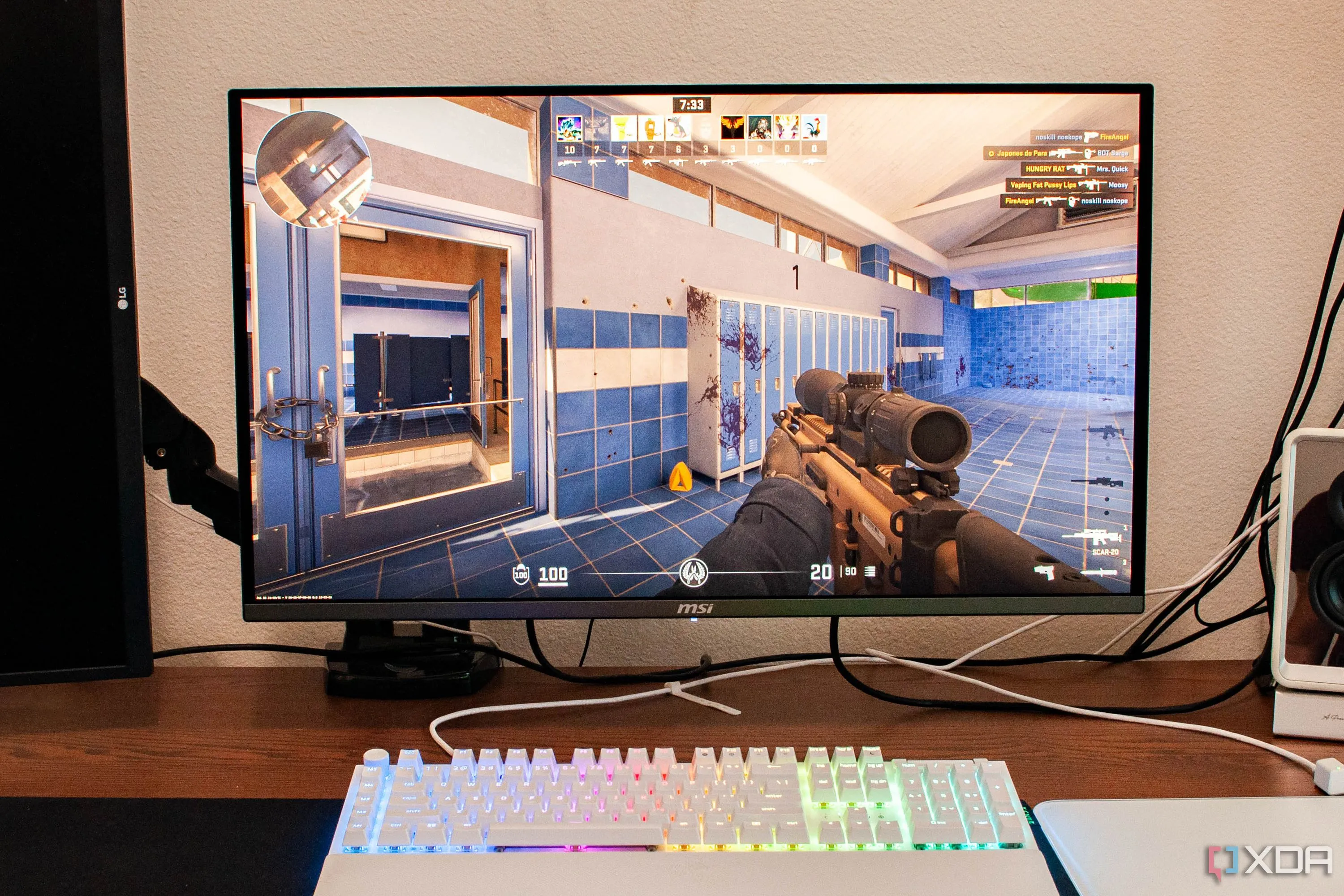 Một người chơi đang trải nghiệm game CS2 trên máy tính, thể hiện môi trường chơi game chuyên nghiệp và mượt mà trên PC