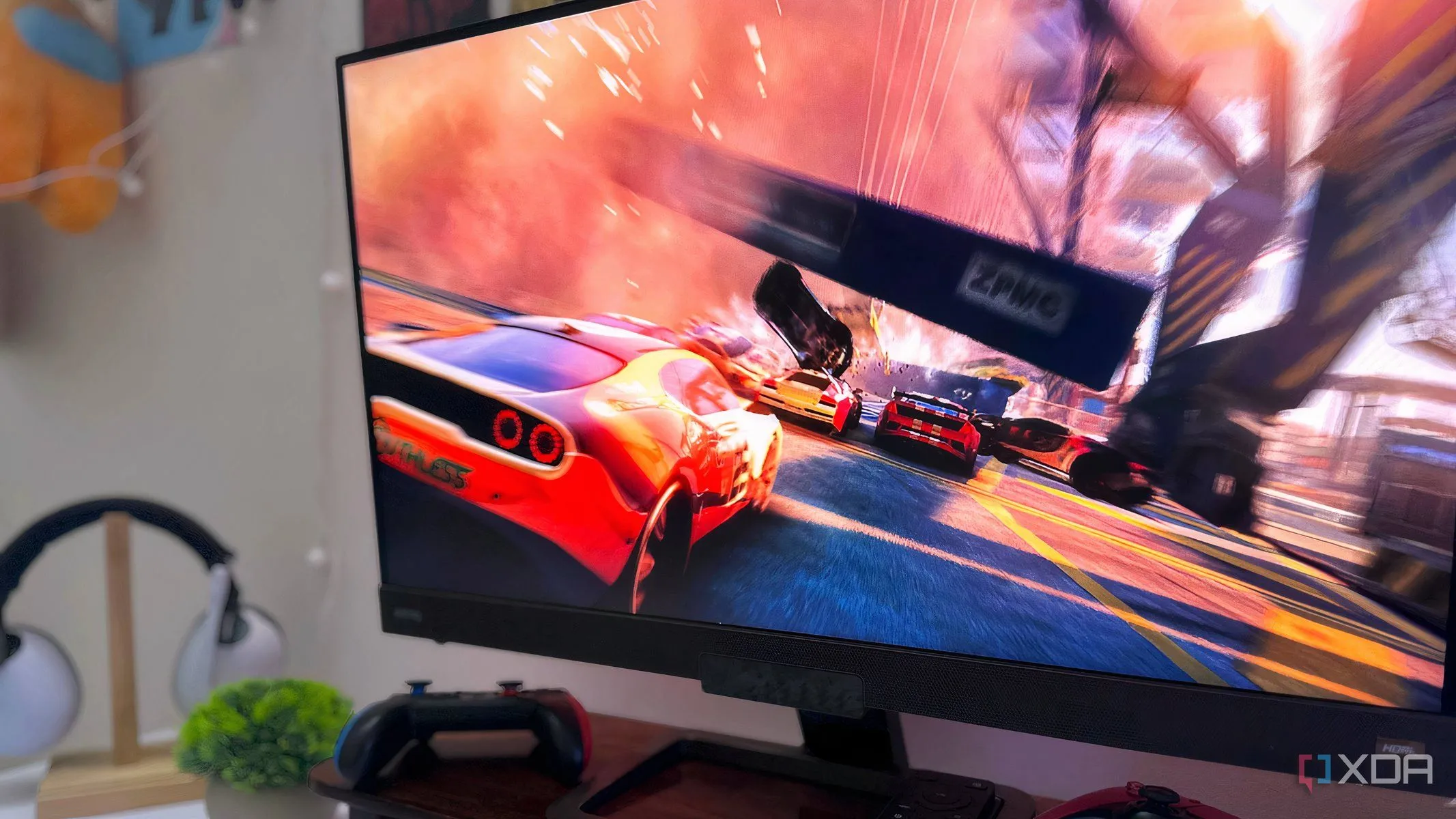 Một tựa game đua xe đang hiển thị trên màn hình máy tính chơi game, gợi nhớ các studio game từng đóng cửa dù tạo ra nhiều tựa game hay