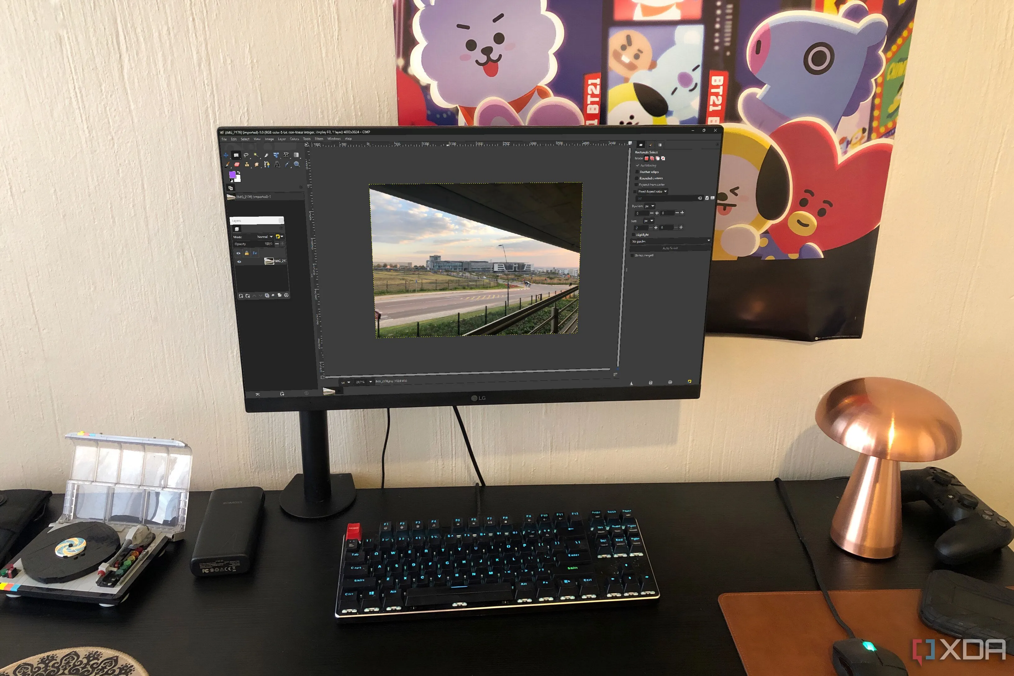 Một ứng dụng chỉnh sửa ảnh nhẹ như Microsoft Paint hiển thị trên màn hình máy tính