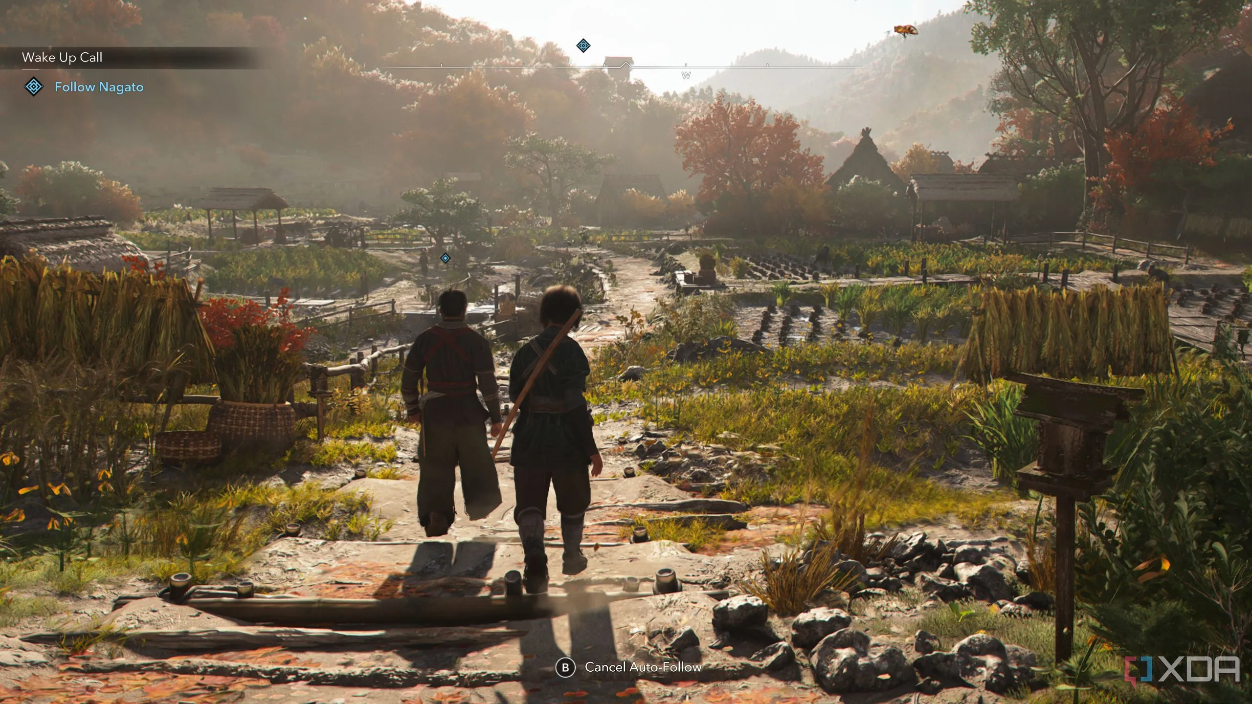 Naoe đi theo cha mình, ẩn mình giữa đám đông trong Assassin's Creed Shadows