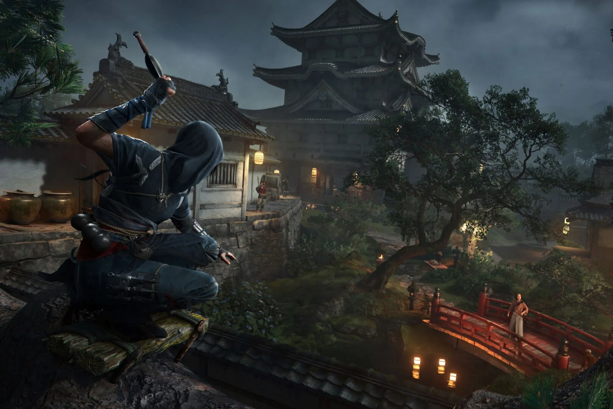 Naoe, nữ Shinobi trong Assassin's Creed Shadows, thực hiện một pha ám sát lén lút, nhấn mạnh khả năng ám sát tức thì trong chế độ đảm bảo.