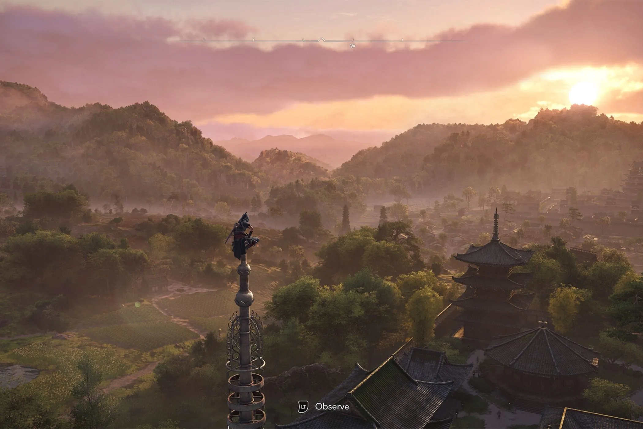 Naoe quan sát địa điểm từ điểm nhìn cao, lập kế hoạch xâm nhập trong Assassin's Creed Shadows