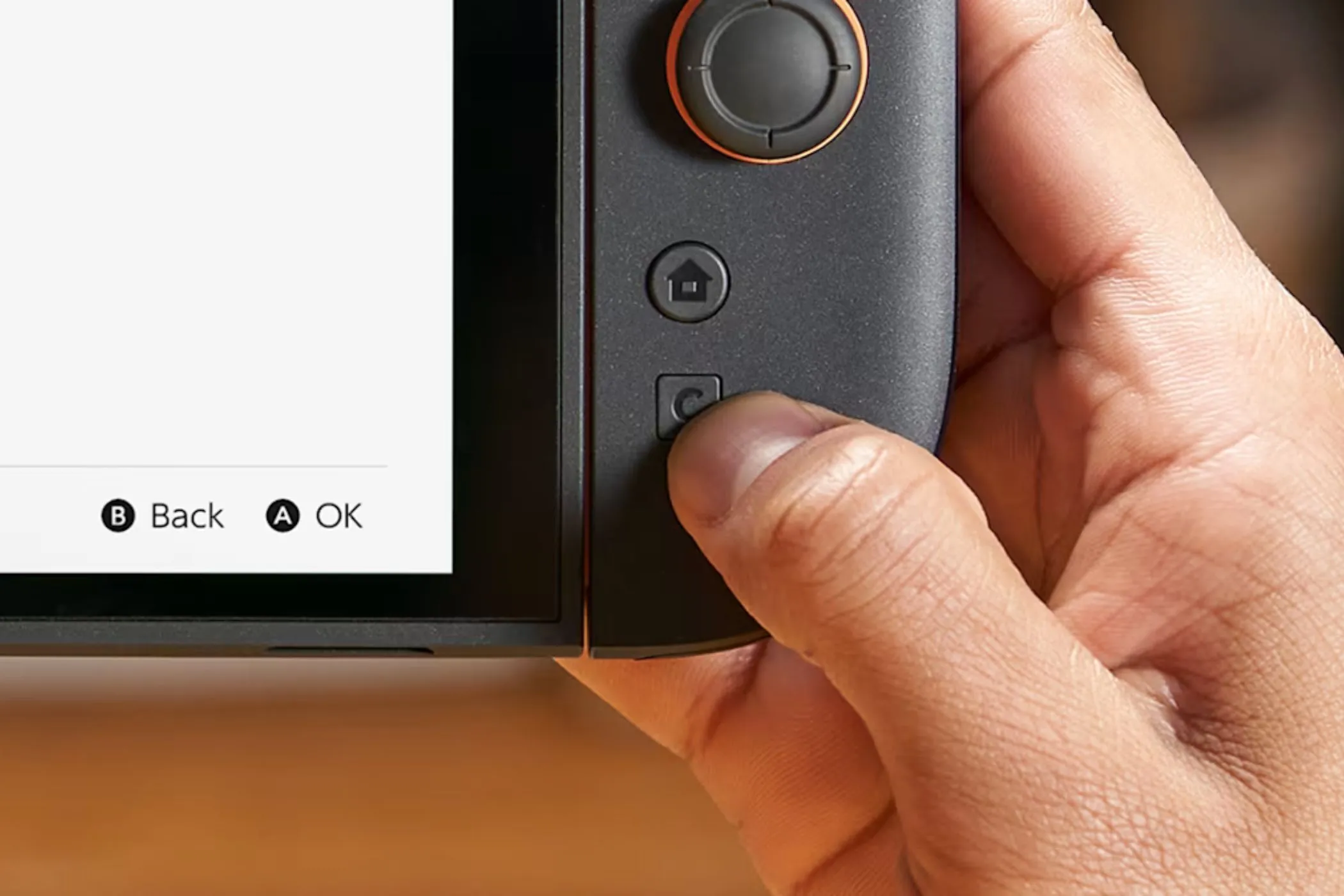 Nút C-button trên Joy-Con của Nintendo Switch 2, được sử dụng cho tính năng Game Chat mới