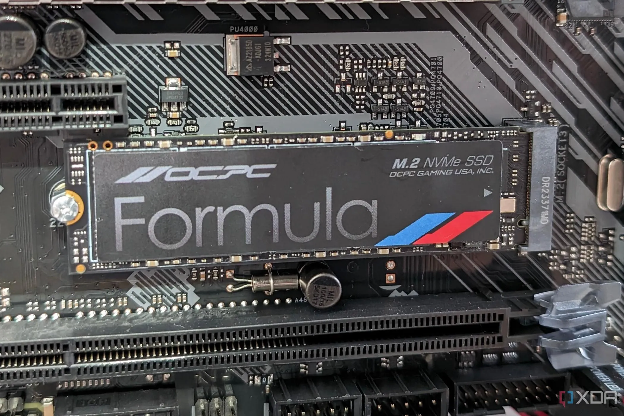 Ổ cứng OCPC M.2 SSD được lắp trên bo mạch chủ Asus