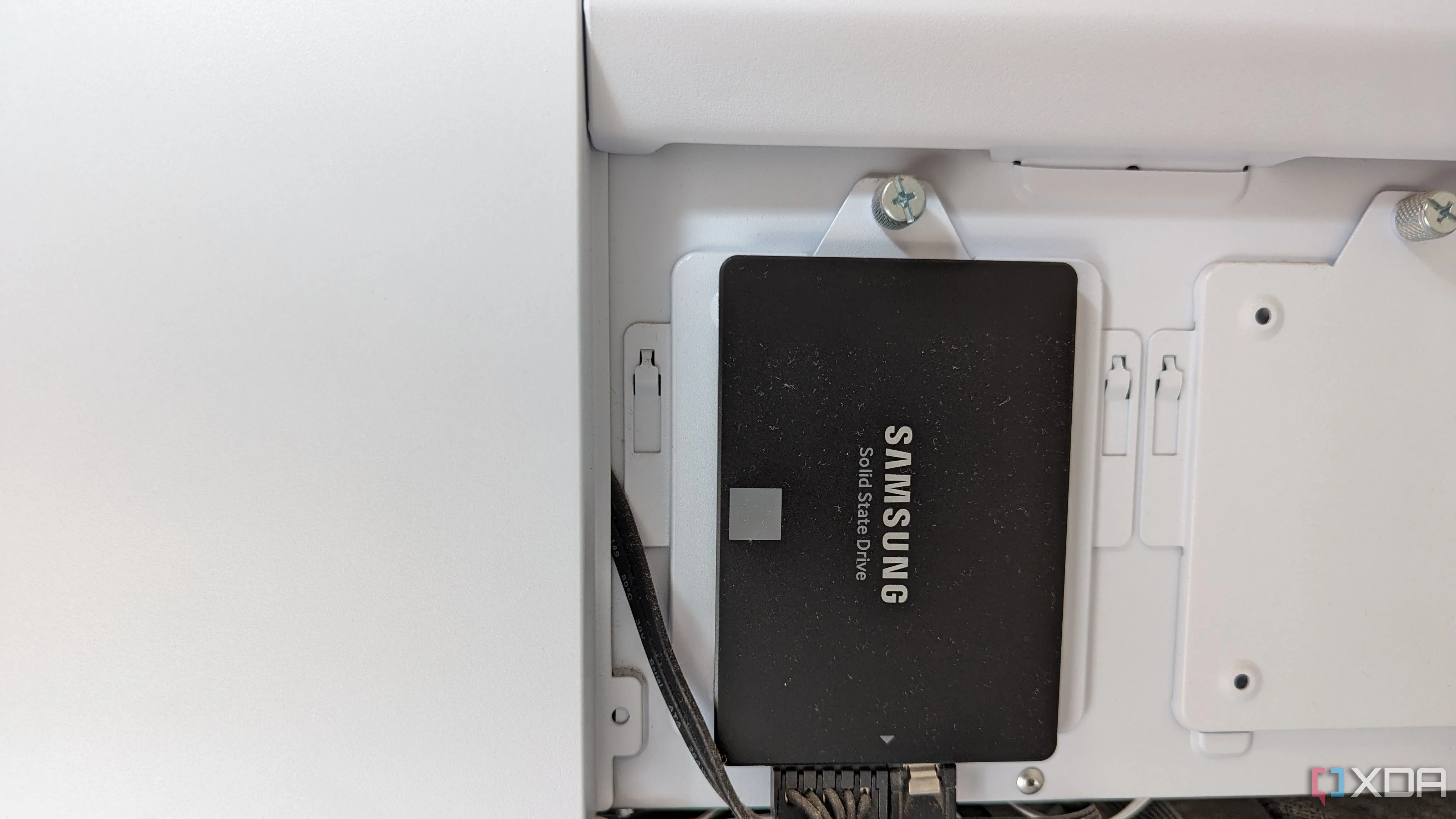 Ổ cứng SATA SSD Samsung 860 EVO 250GB minh họa cho lựa chọn tiết kiệm năng lượng hơn cho server