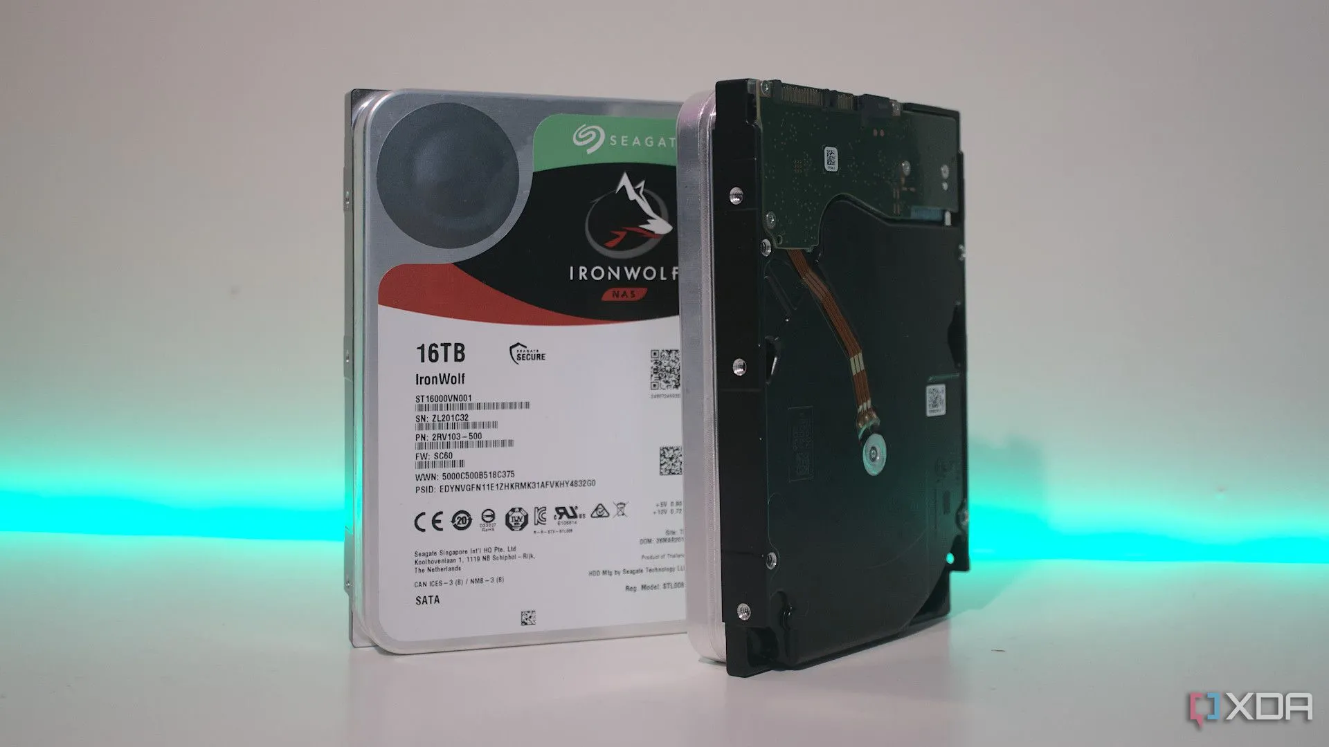 Ổ cứng Seagate IronWolf 16TB, lựa chọn hàng đầu cho các giải pháp sao lưu dữ liệu dung lượng lớn.