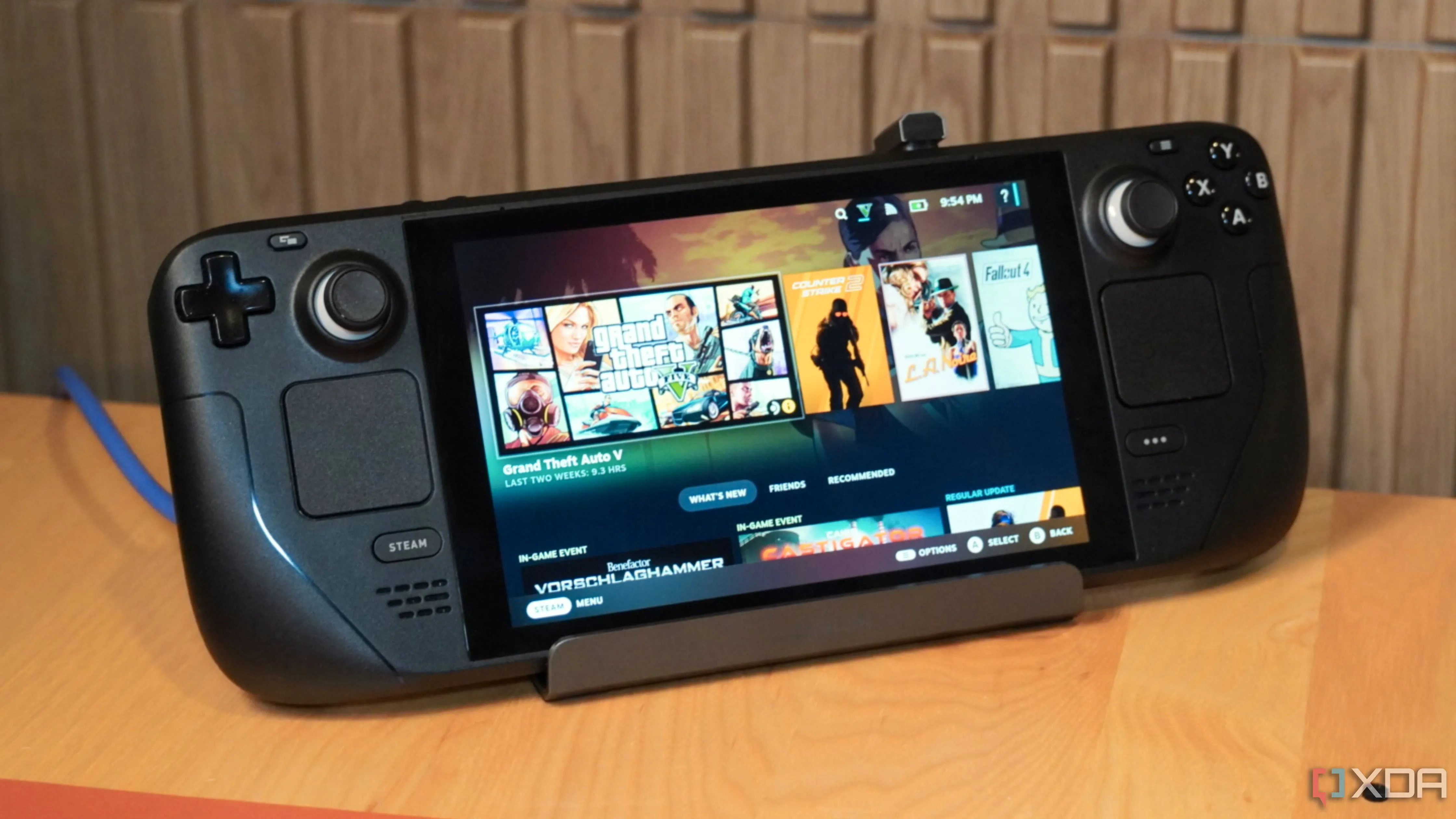 Phụ kiện dock SSD cho Steam Deck, liên quan đến các nền tảng chơi game cạnh tranh và tương lai ngành game
