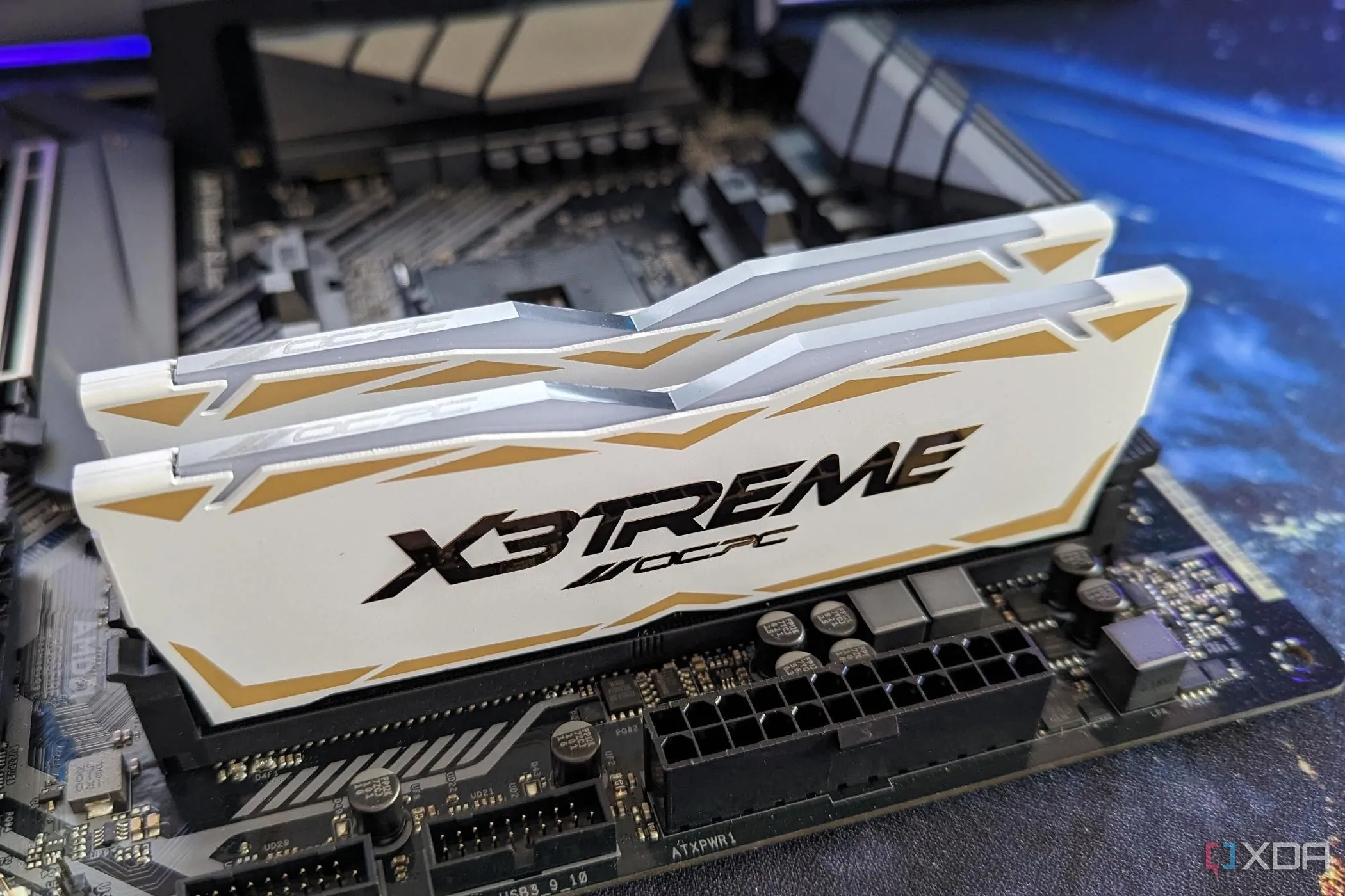 RAM OCPC DDR4 được cắm vào bo mạch chủ