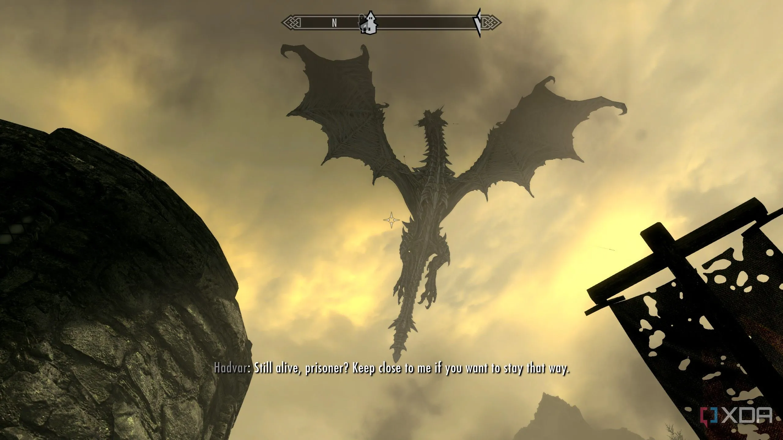 Rồng bay lượn trên bầu trời trong The Elder Scrolls V: Skyrim, một ví dụ điển hình về game kinh điển có thể làm mới bằng mod.