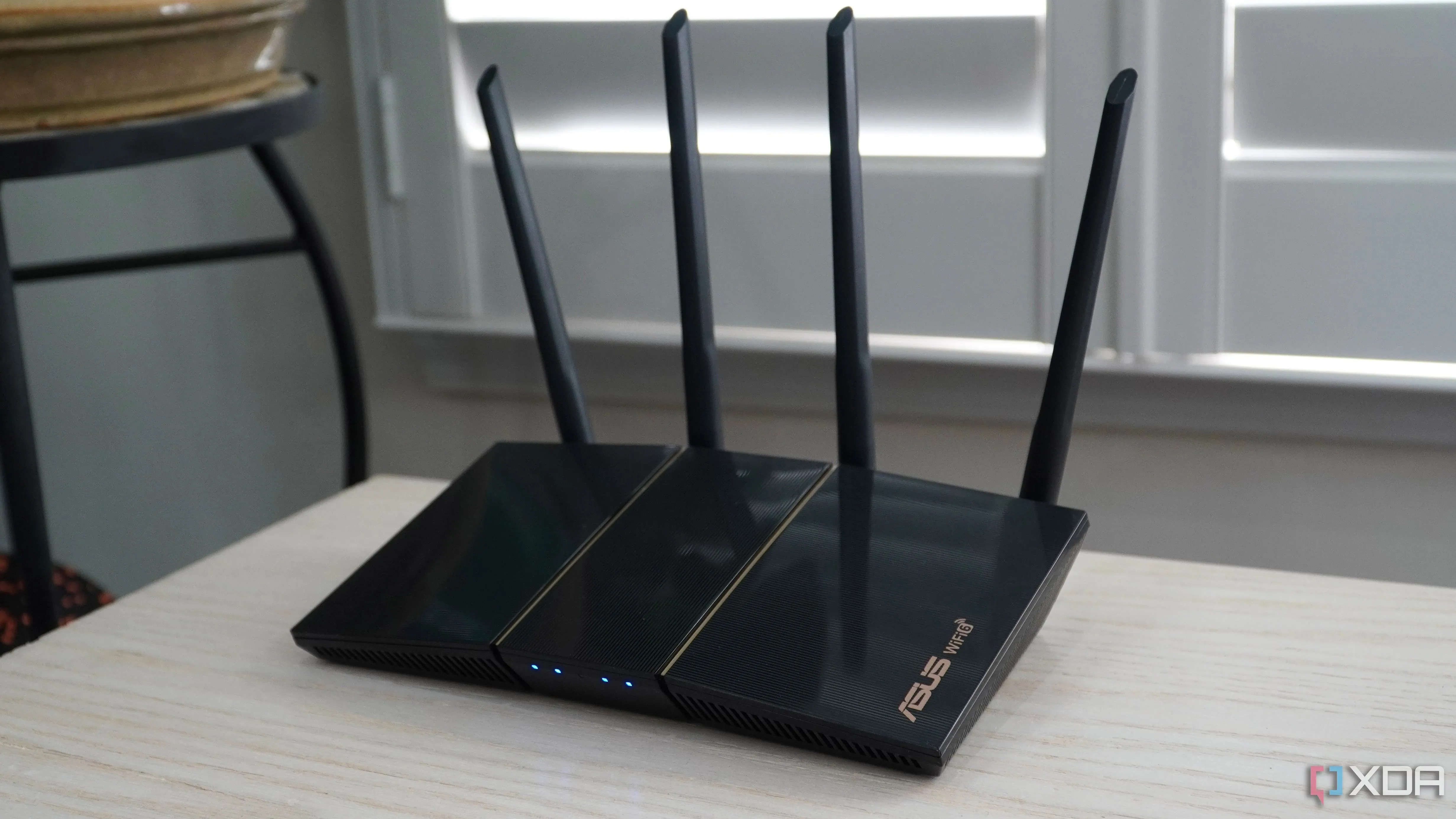 Router Wi-Fi 6 Asus RT-AX57 AX3000, biểu tượng cho việc tái sử dụng router cũ để tạo mạng IoT riêng