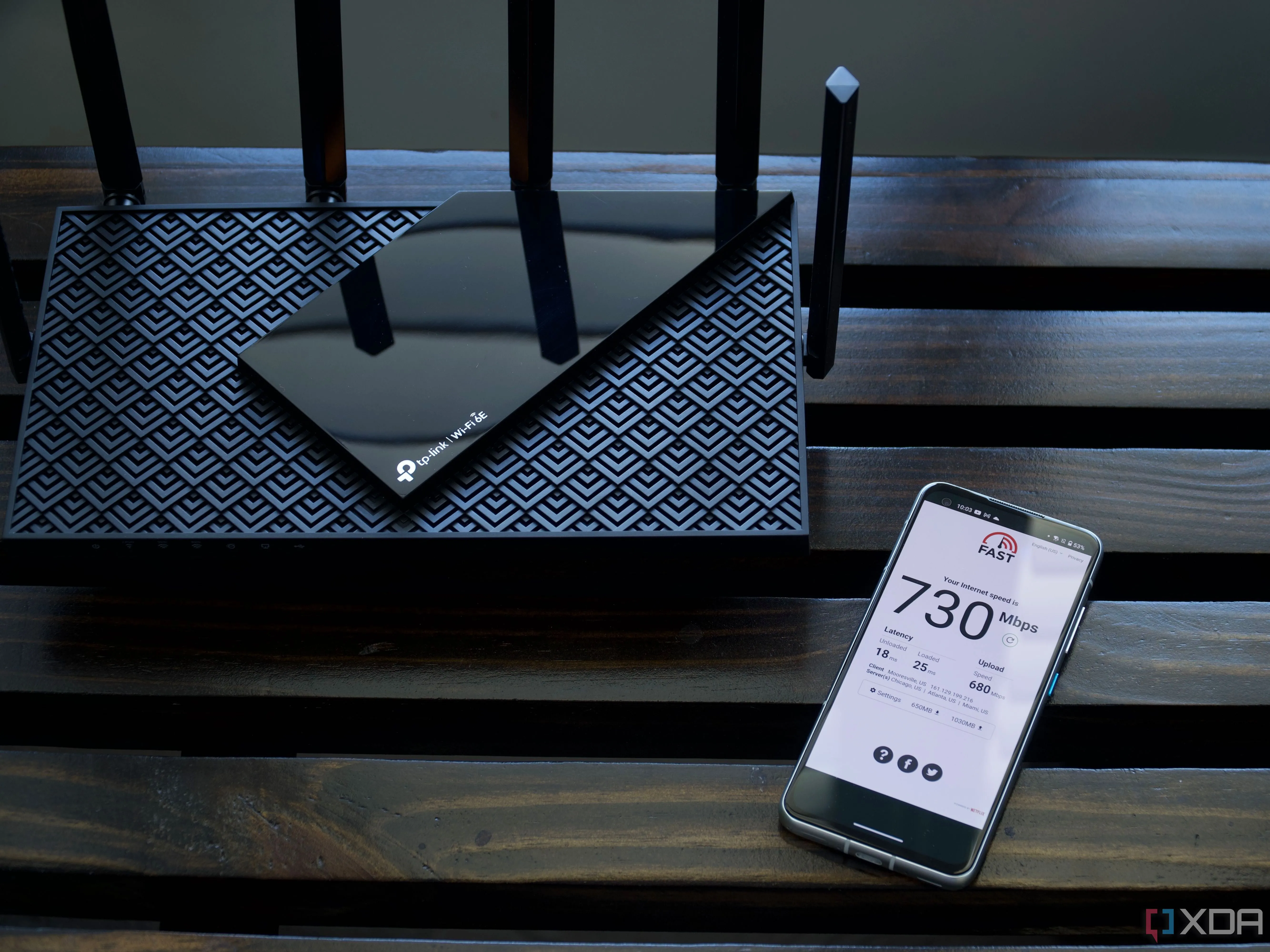 Router Wi-Fi TP-Link Archer AXE75 và kết quả kiểm tra tốc độ, nhấn mạnh tầm quan trọng của router hỗ trợ WPA3